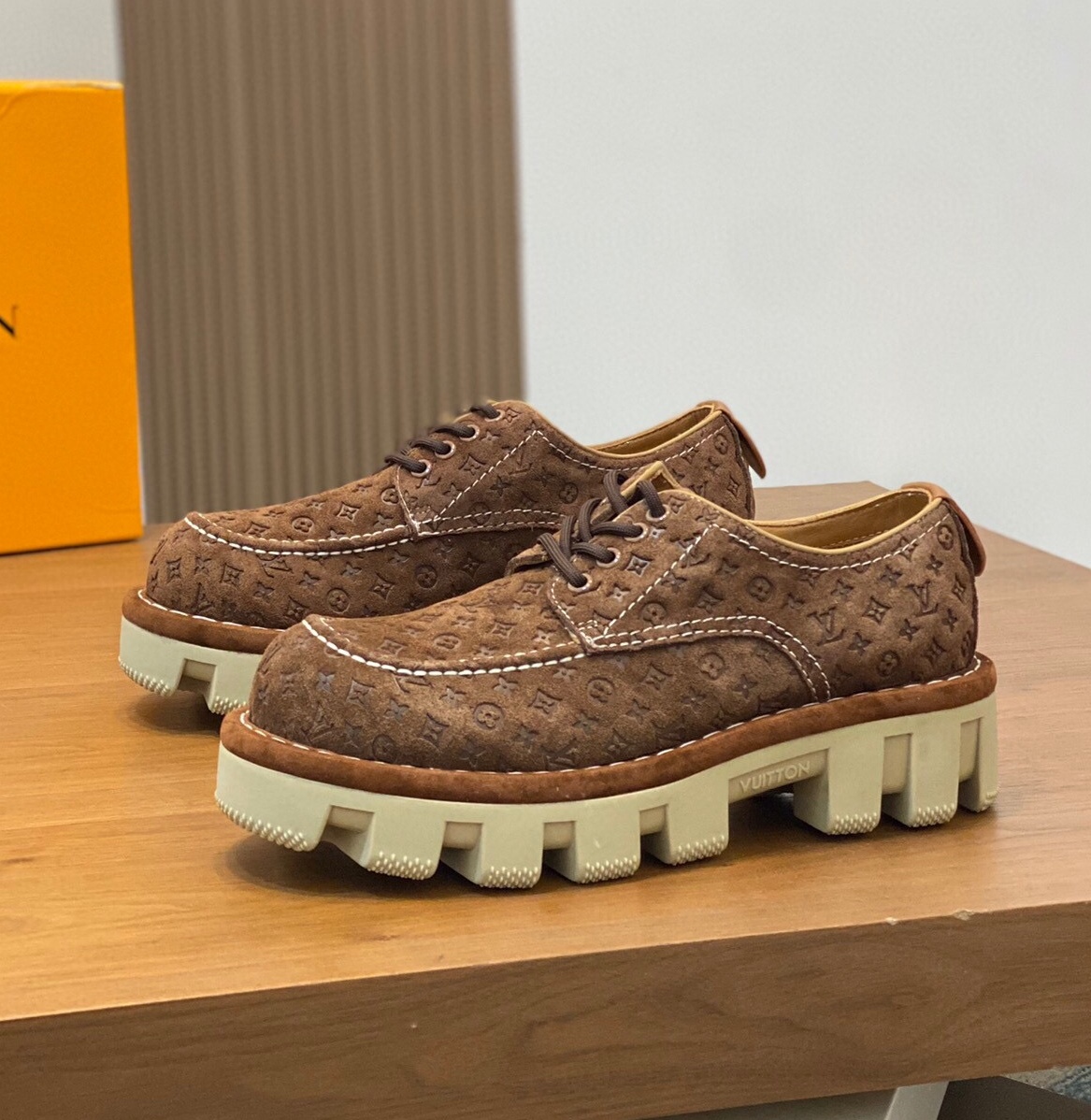 루이비통 2024 남성용 로퍼 LV682 SH-E