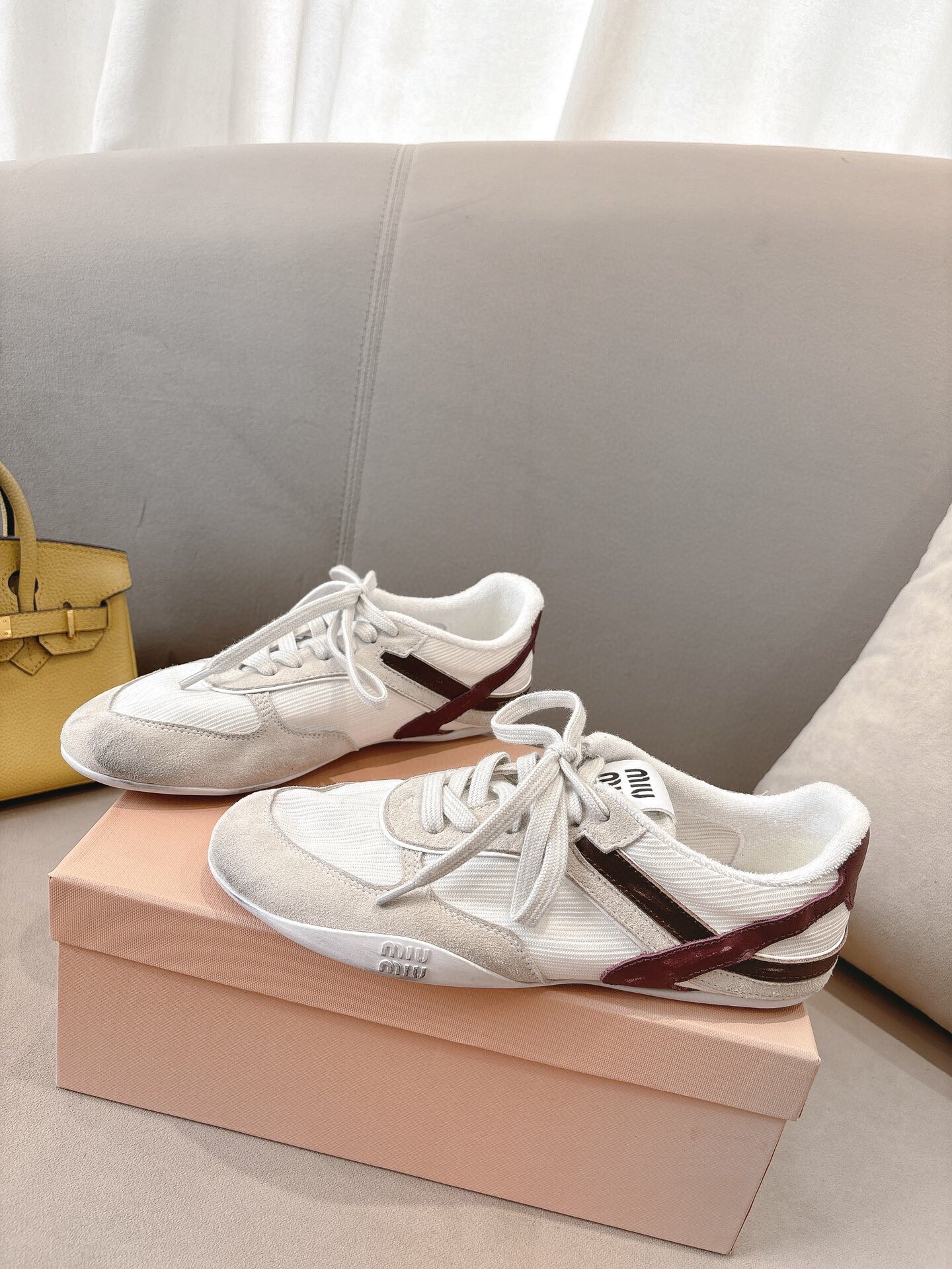 미우미우 2024 여성용 스니커즈 WA4909 DN