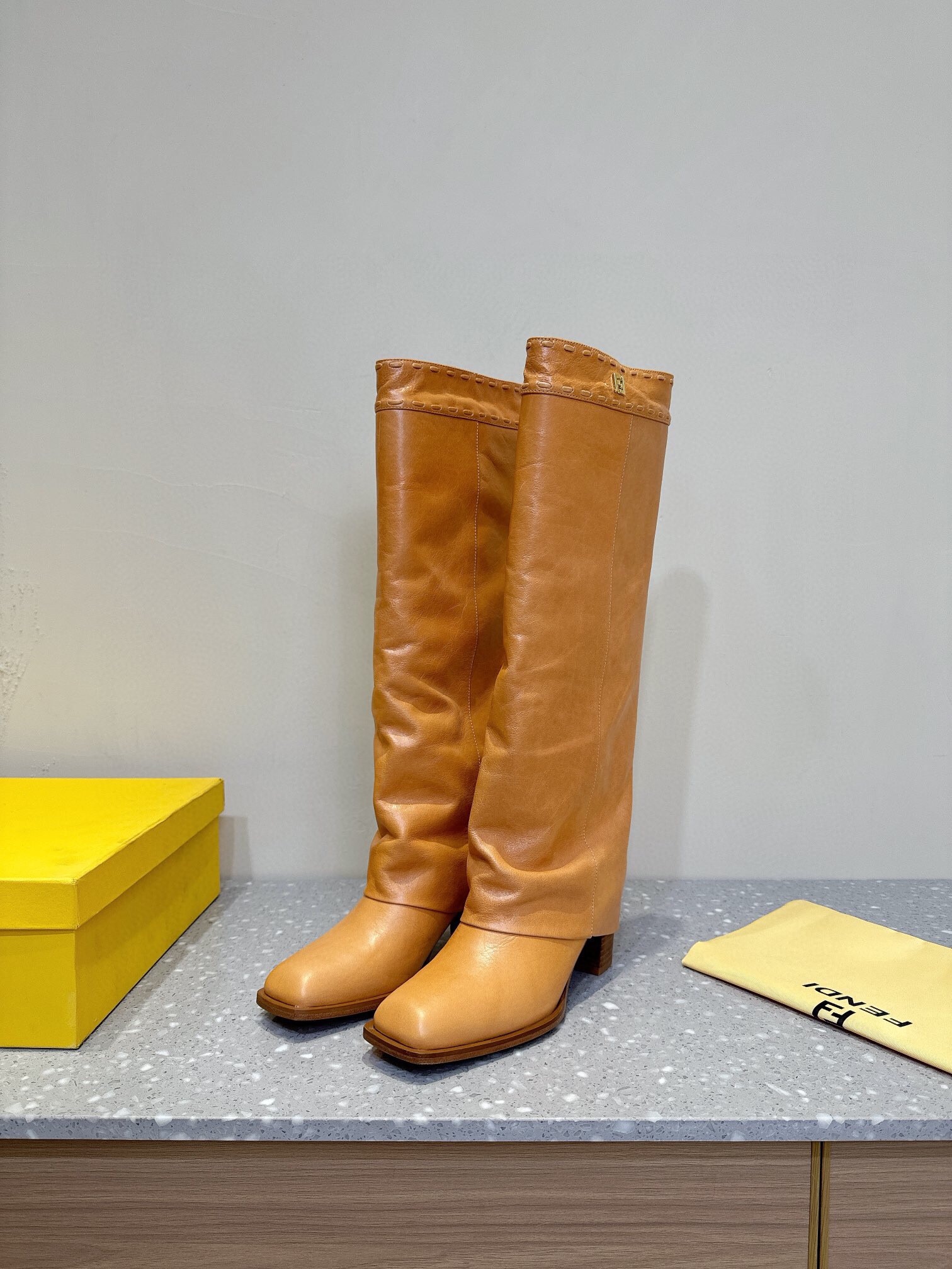 펜디 2024 여성용 롱부츠 WA4931 DN