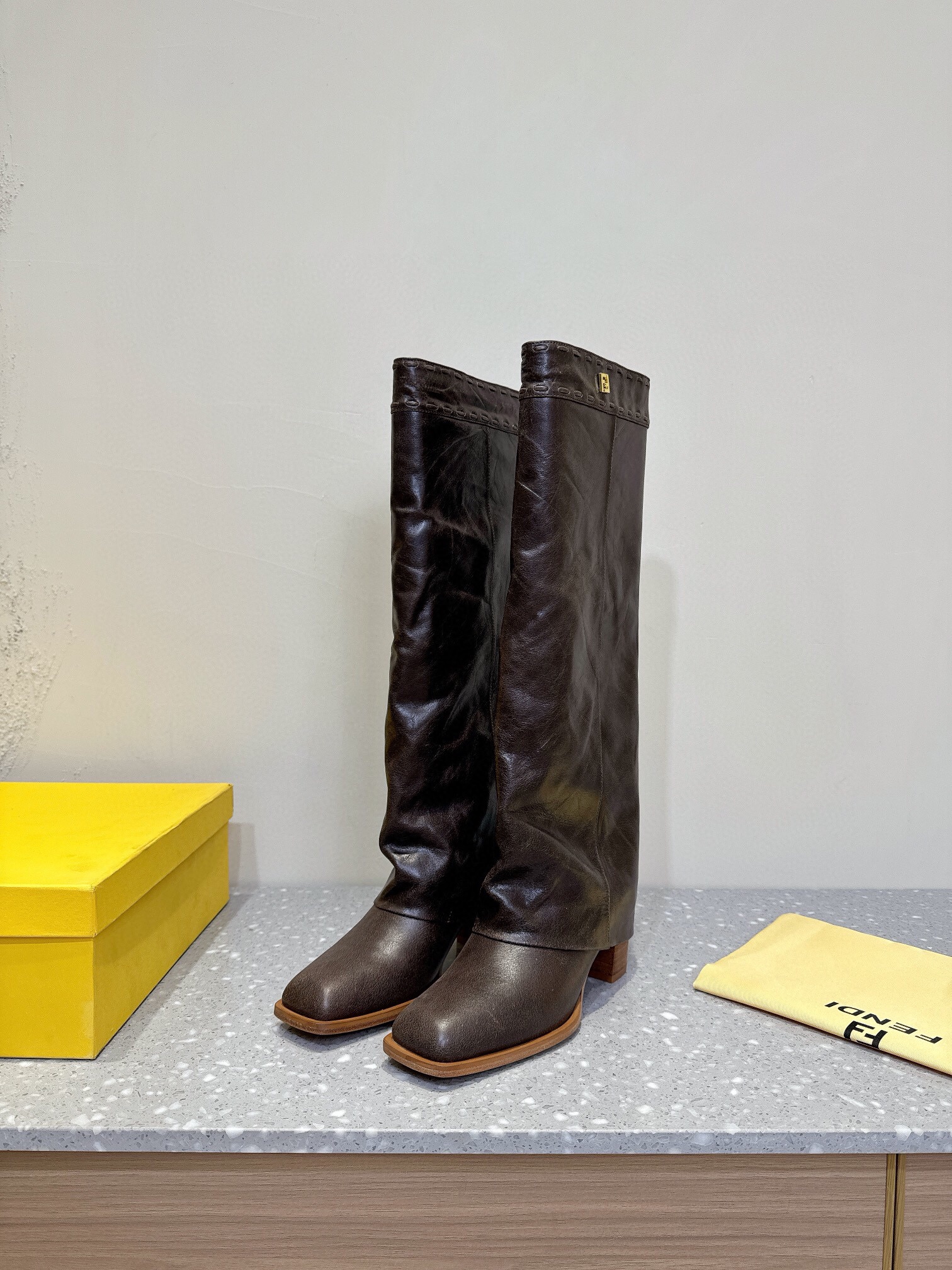 펜디 2024 여성용 롱부츠 WA4932 DN