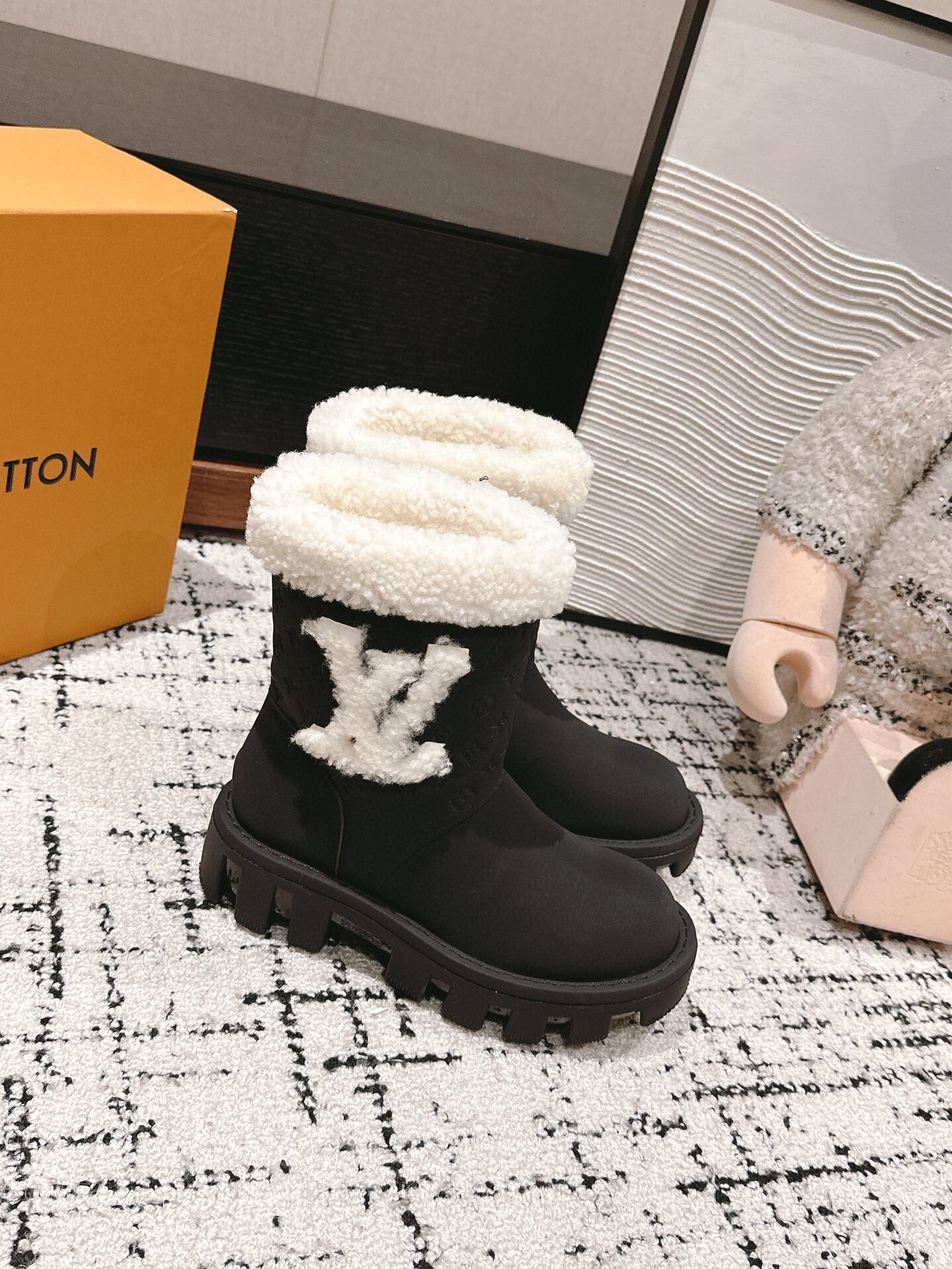 루이비통 2024 여성용 부츠 WA4938 DN