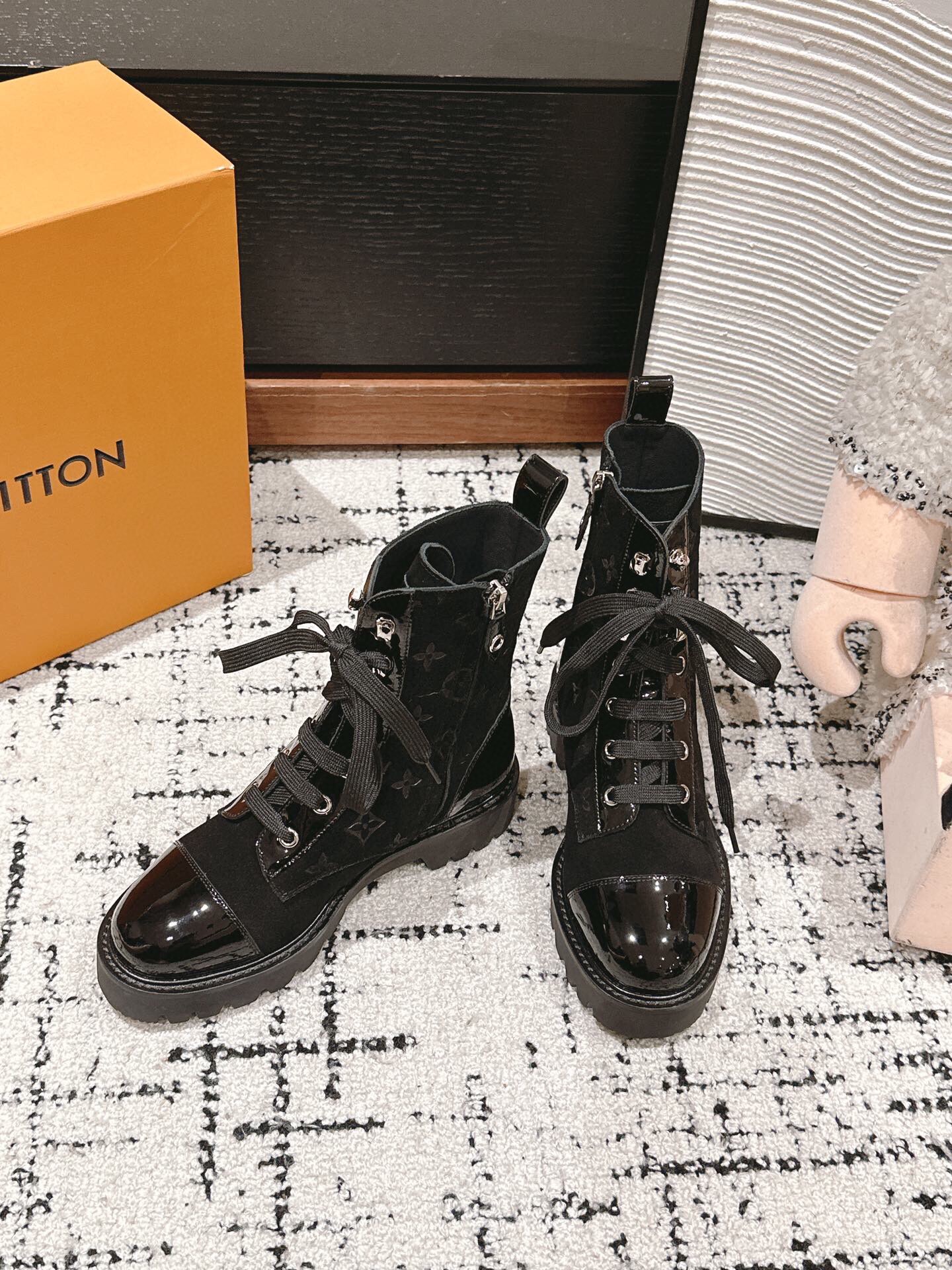 루이비통 2024 여성용 부츠 WA4946 DN