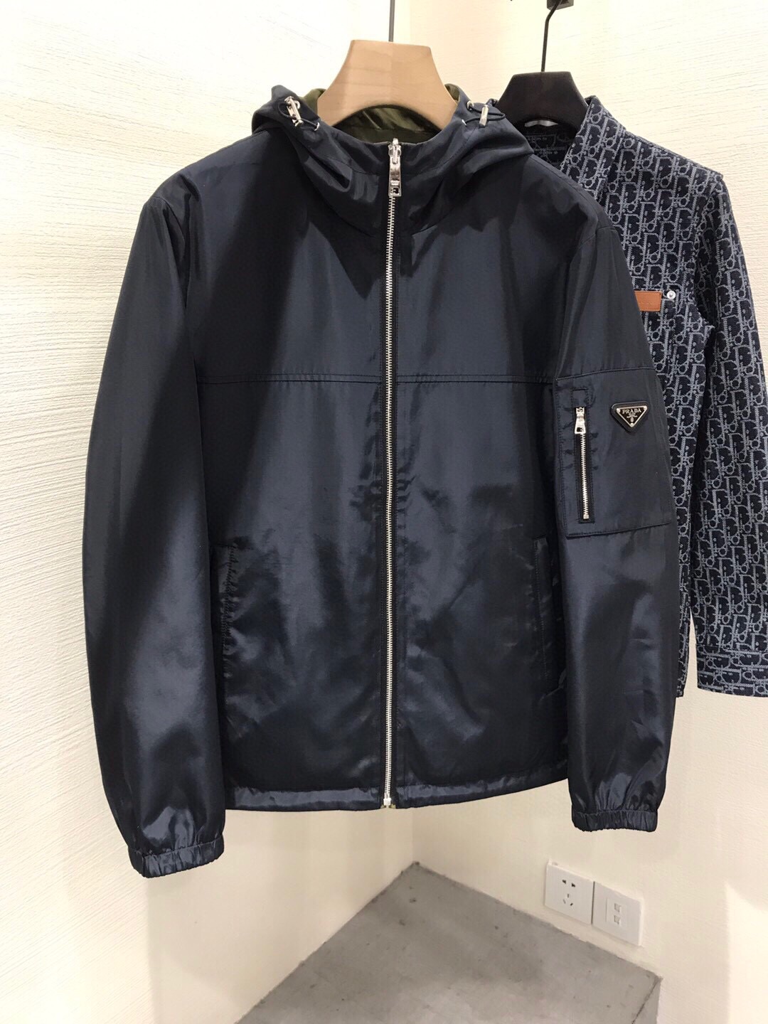 프라다 2025 남성용 후드자켓 PD1112 HD