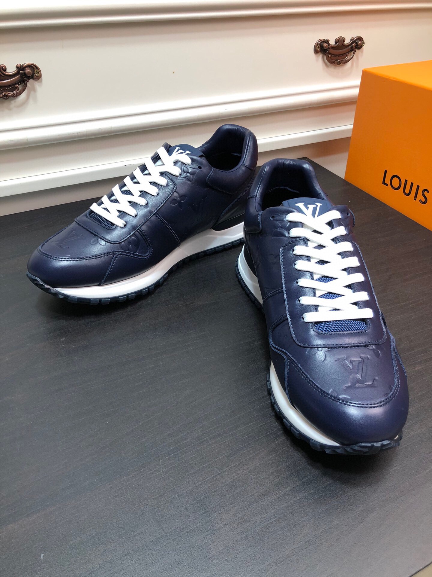 루이비통 2025 남성용 스니커즈 LV696 SH-E