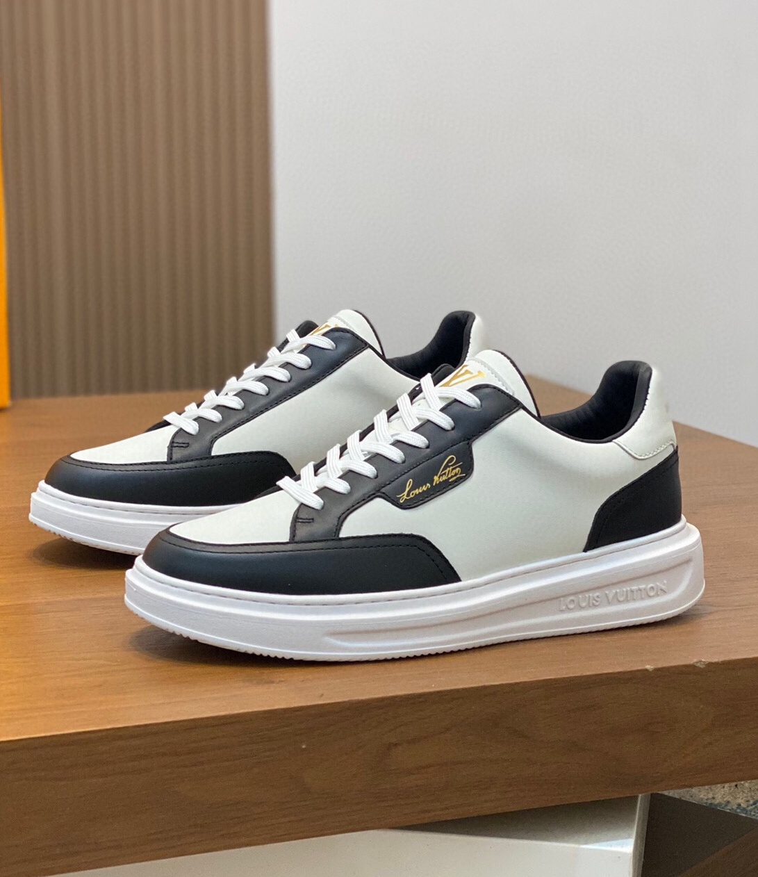 루이비통 2025 남성용 스니커즈 LV704 SH-E