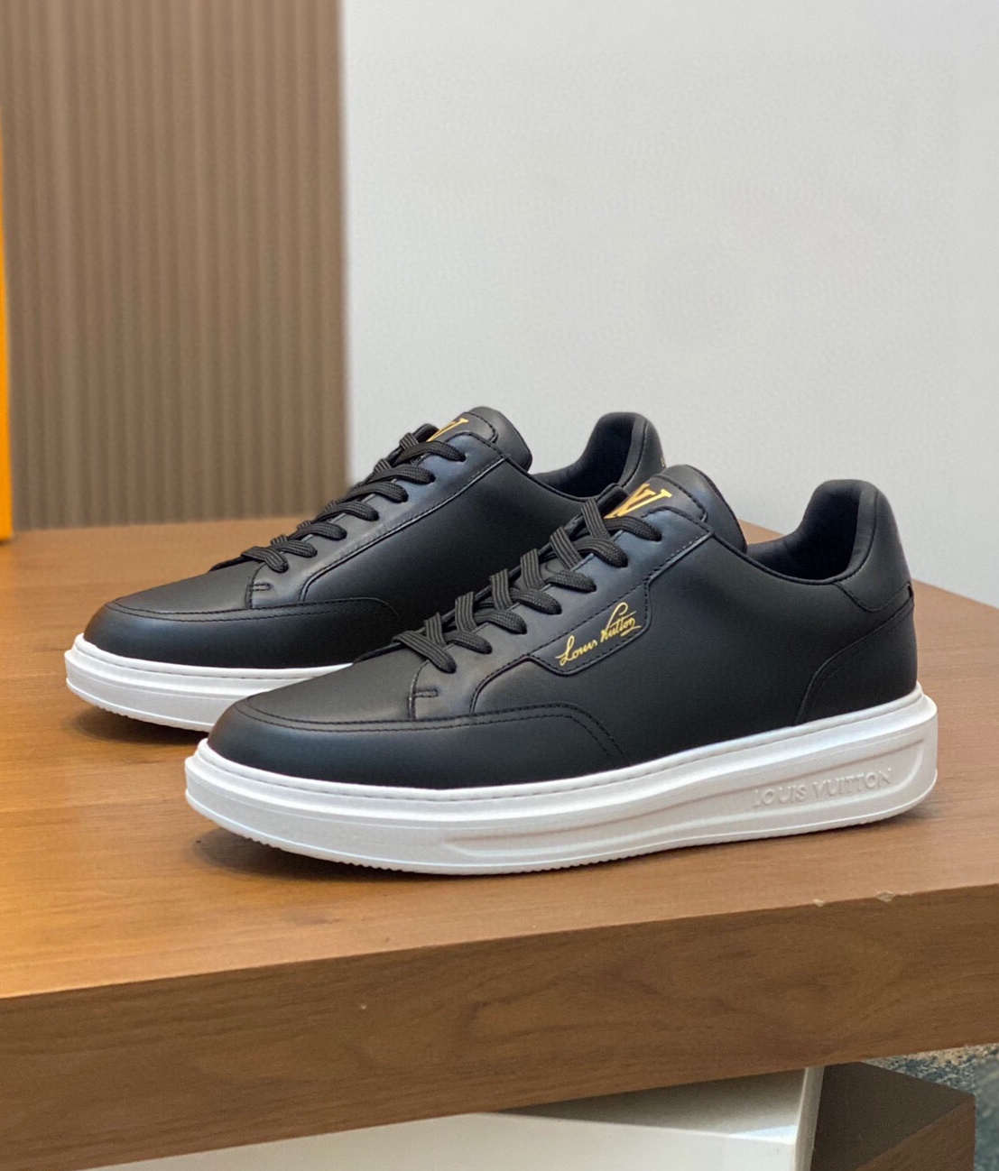 루이비통 2025 남성용 스니커즈 LV706 SH-E