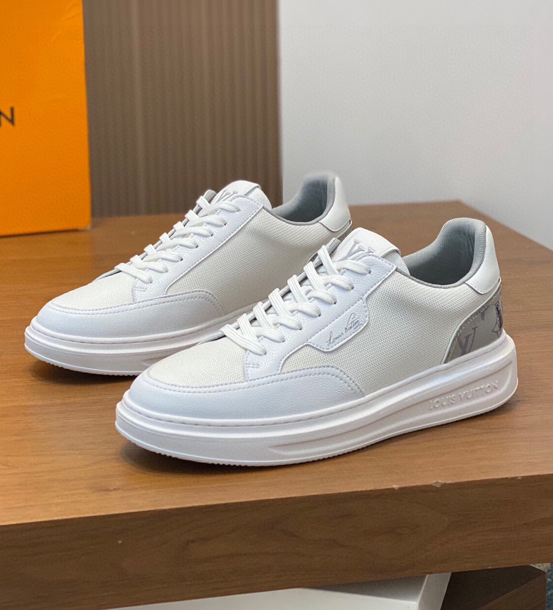 루이비통 2025 남성용 스니커즈 LV711 SH-E