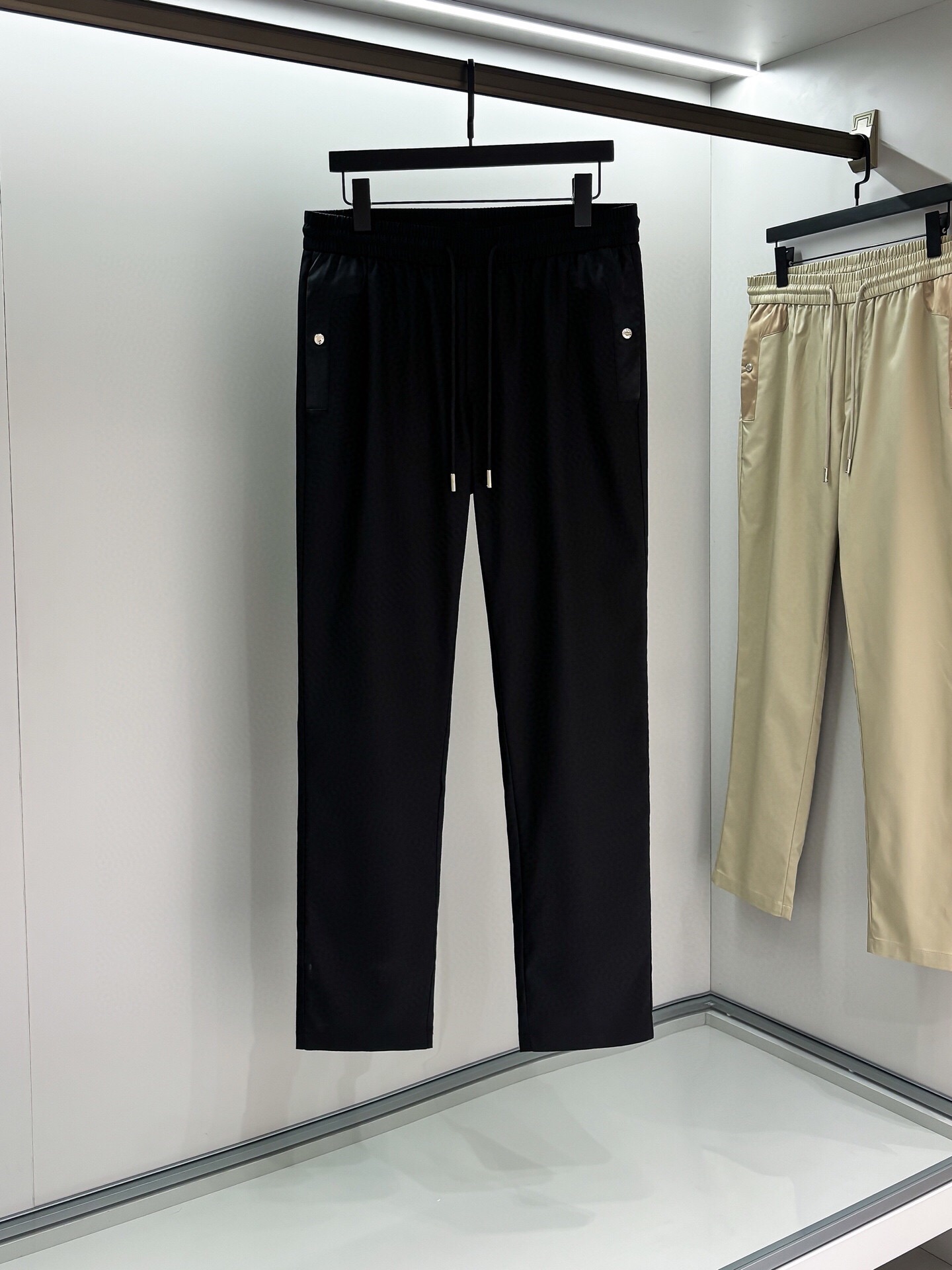 프라다 2025 남성용 추리닝바지 PD1230 YB