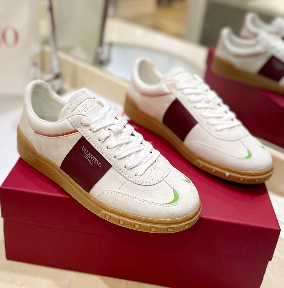 발렌티노 2025 여성용 스니커즈 WA5381 DN