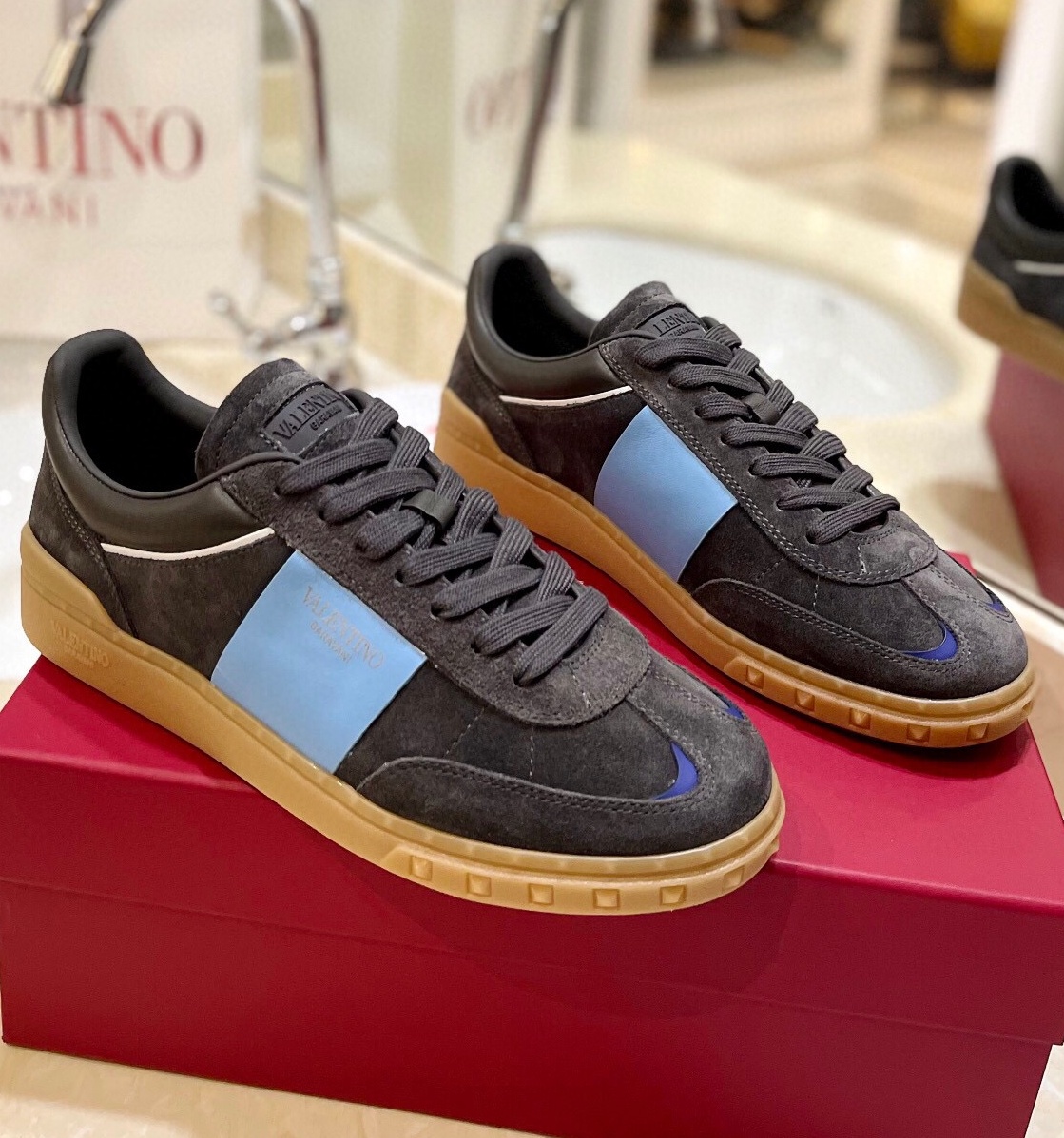 발렌티노 2025 여성용 스니커즈 WA5385 DN