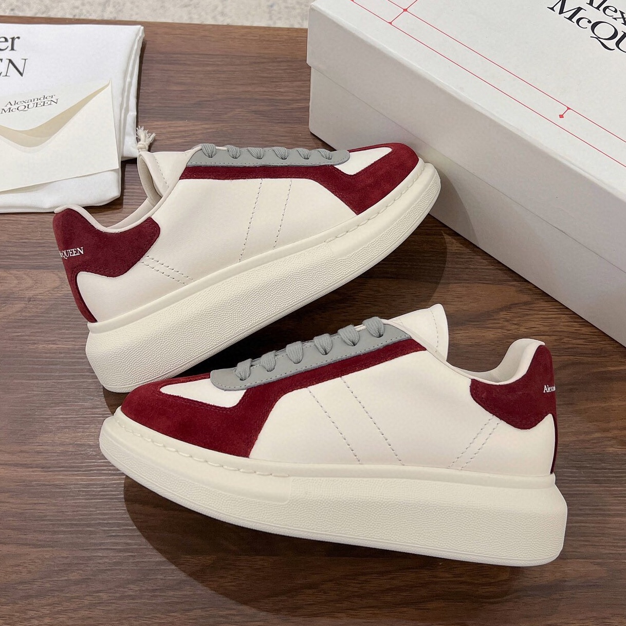 알렉산더 맥퀸 2025 여성용 스니커즈 WA5392 DN