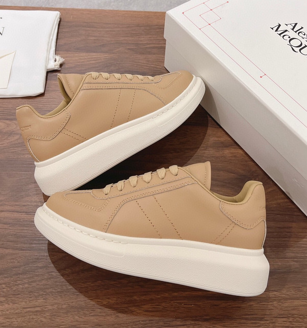 알렉산더 맥퀸 2025 여성용 스니커즈 WA5395 DN