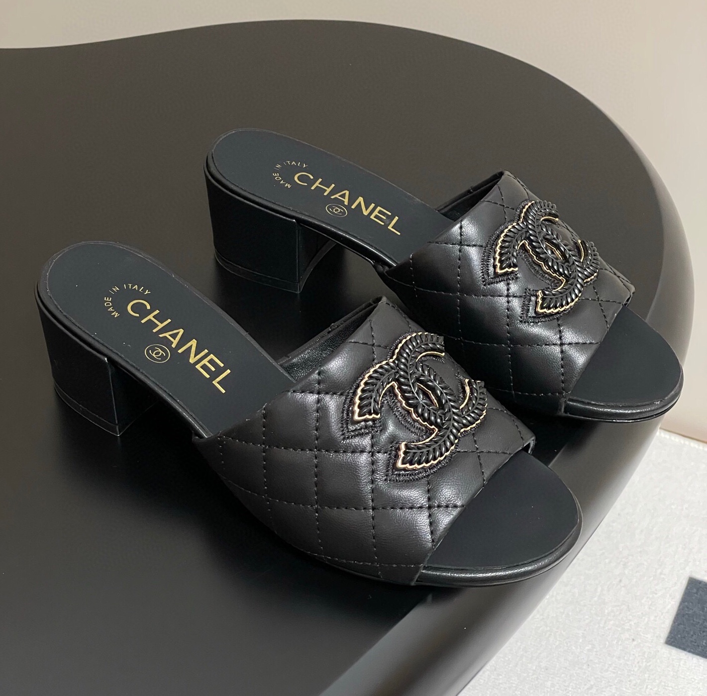 샤넬 2025 여성 뮬 슬리퍼 WA5413 DN