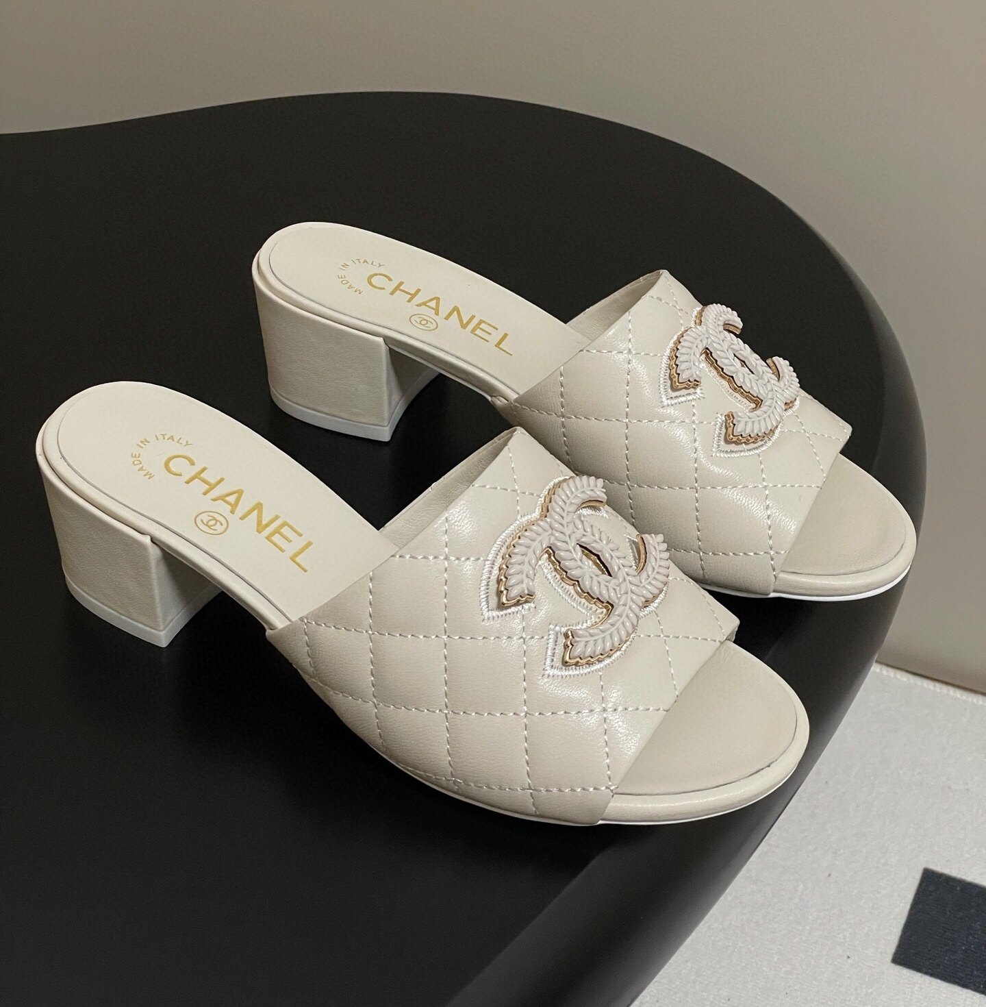 샤넬 2025 여성 뮬 슬리퍼 WA5414 DN