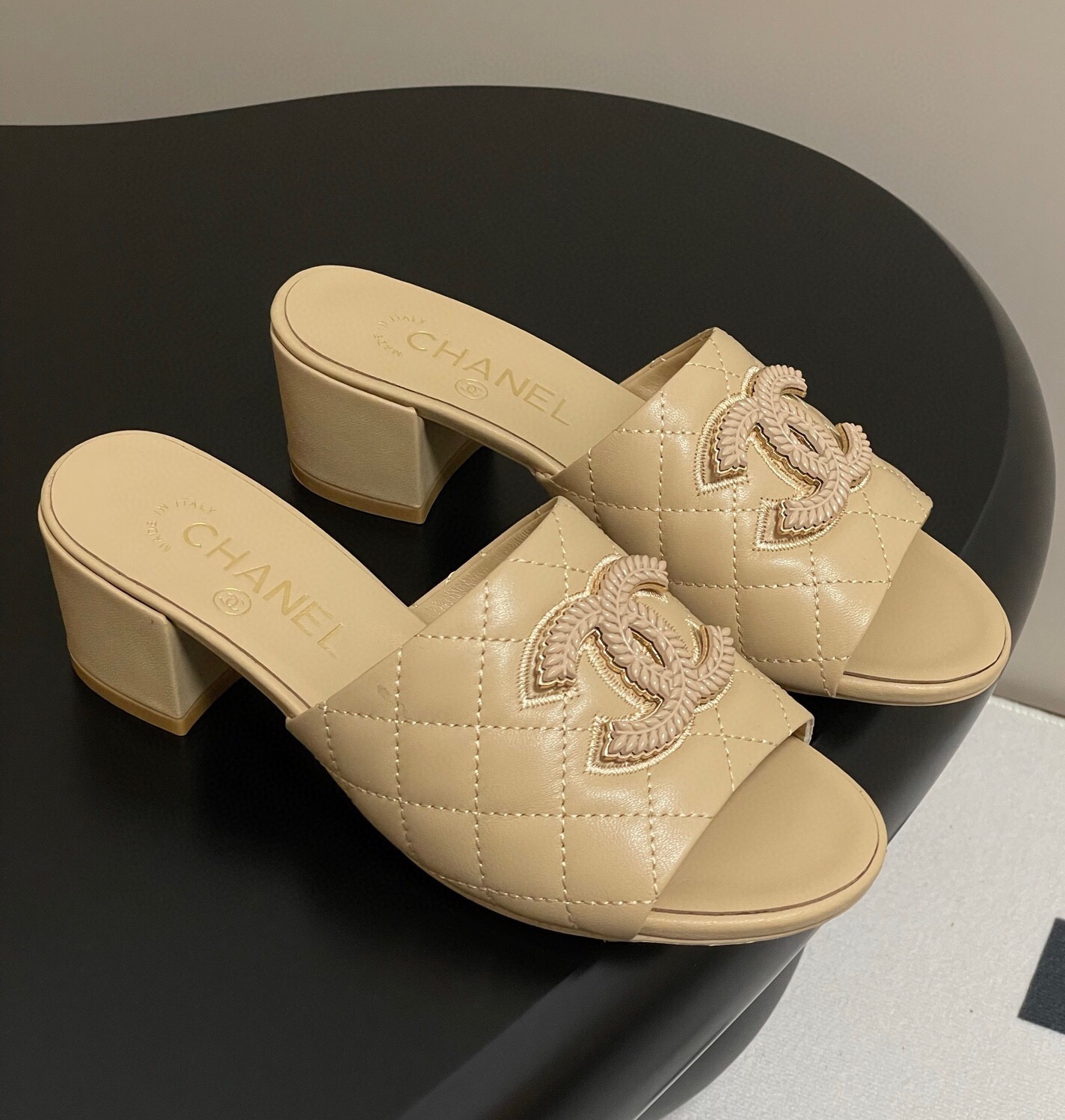 샤넬 2025 여성 뮬 슬리퍼 WA5415 DN