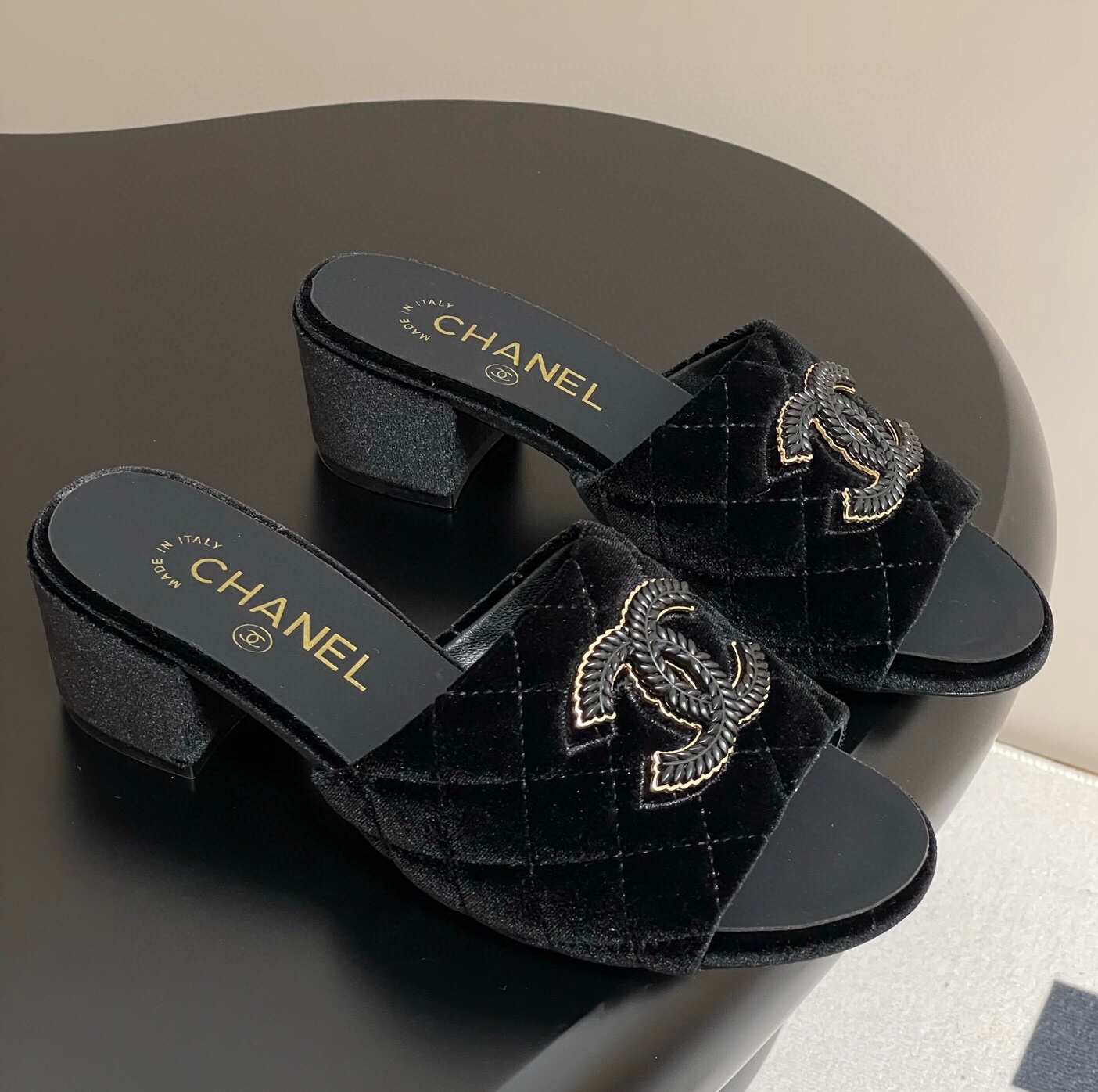 샤넬 2025 여성 뮬 슬리퍼 WA5416 DN