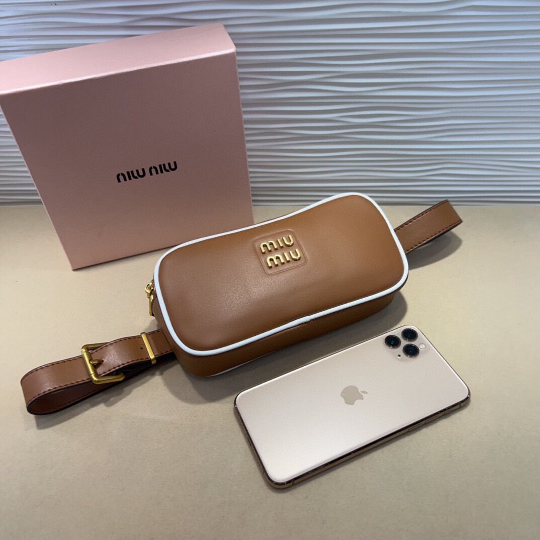 미우미우  미니 벨트백 블랙 NMW