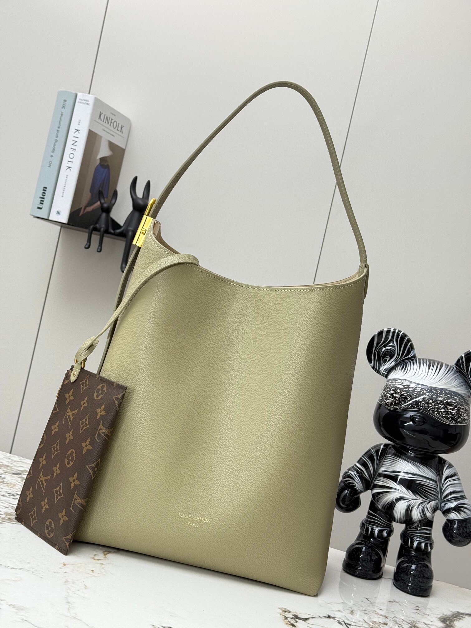 루이비통 로우 키 호보 핸드백 M24988 NMW