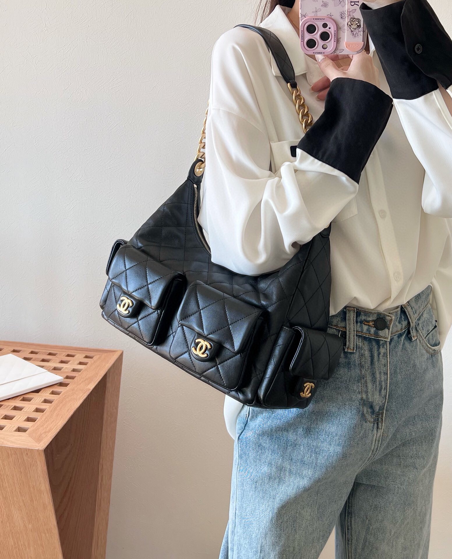 [홍콩명품.CHANEL] 크루즈 맥시 호보 백(블랙/금장/램스킨) GD