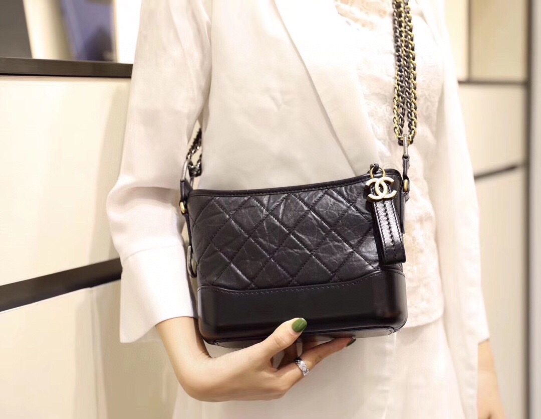 [홍콩명품.CHANEL] 샤넬 가브리엘 스몰 호보백 빈티지 카프스킨 & 골드 메탈 블랙 GD