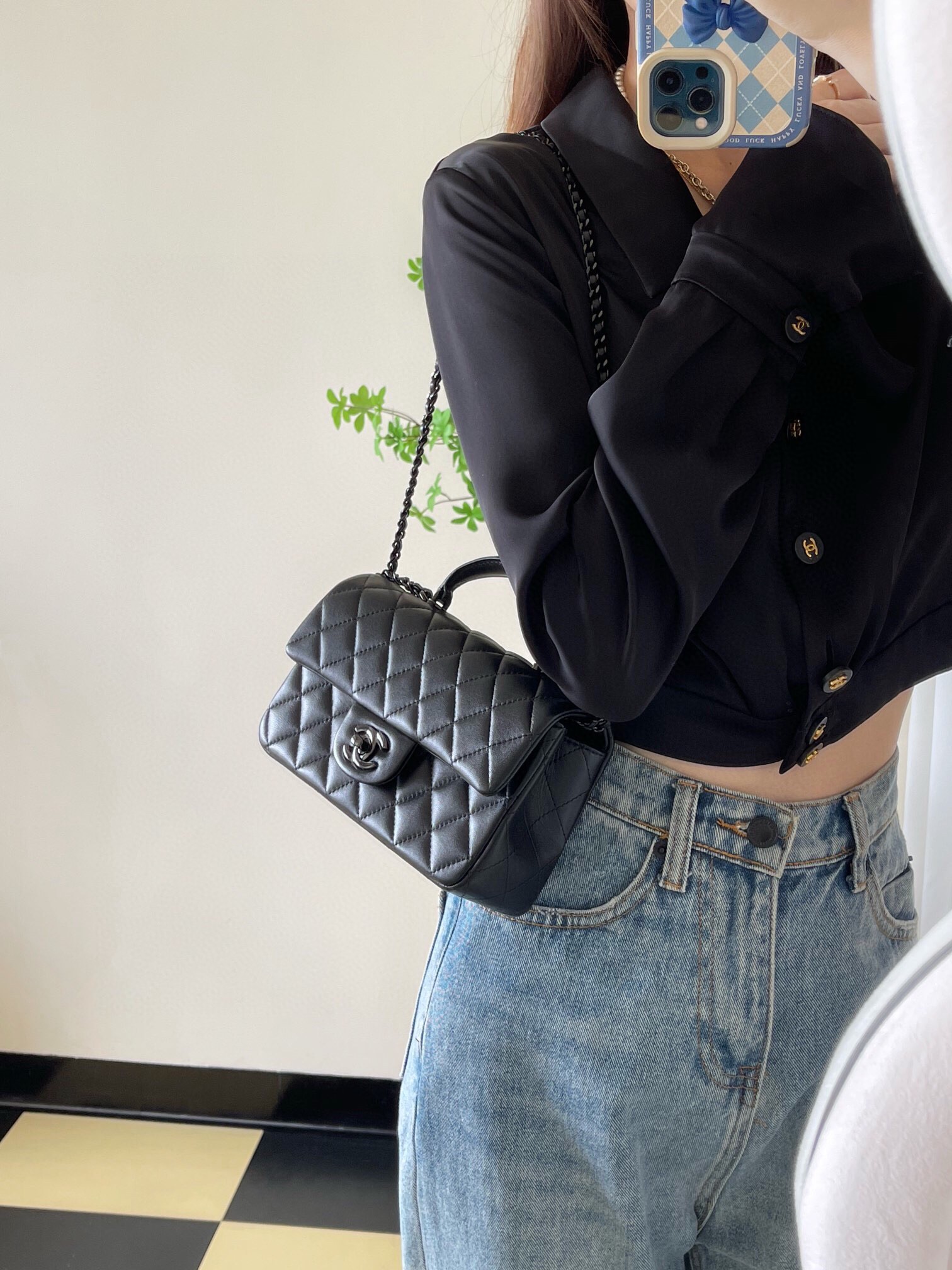 [홍콩명품.CHANEL] 샤넬 블랙 메탈 뉴미니 탑핸들 플랩백