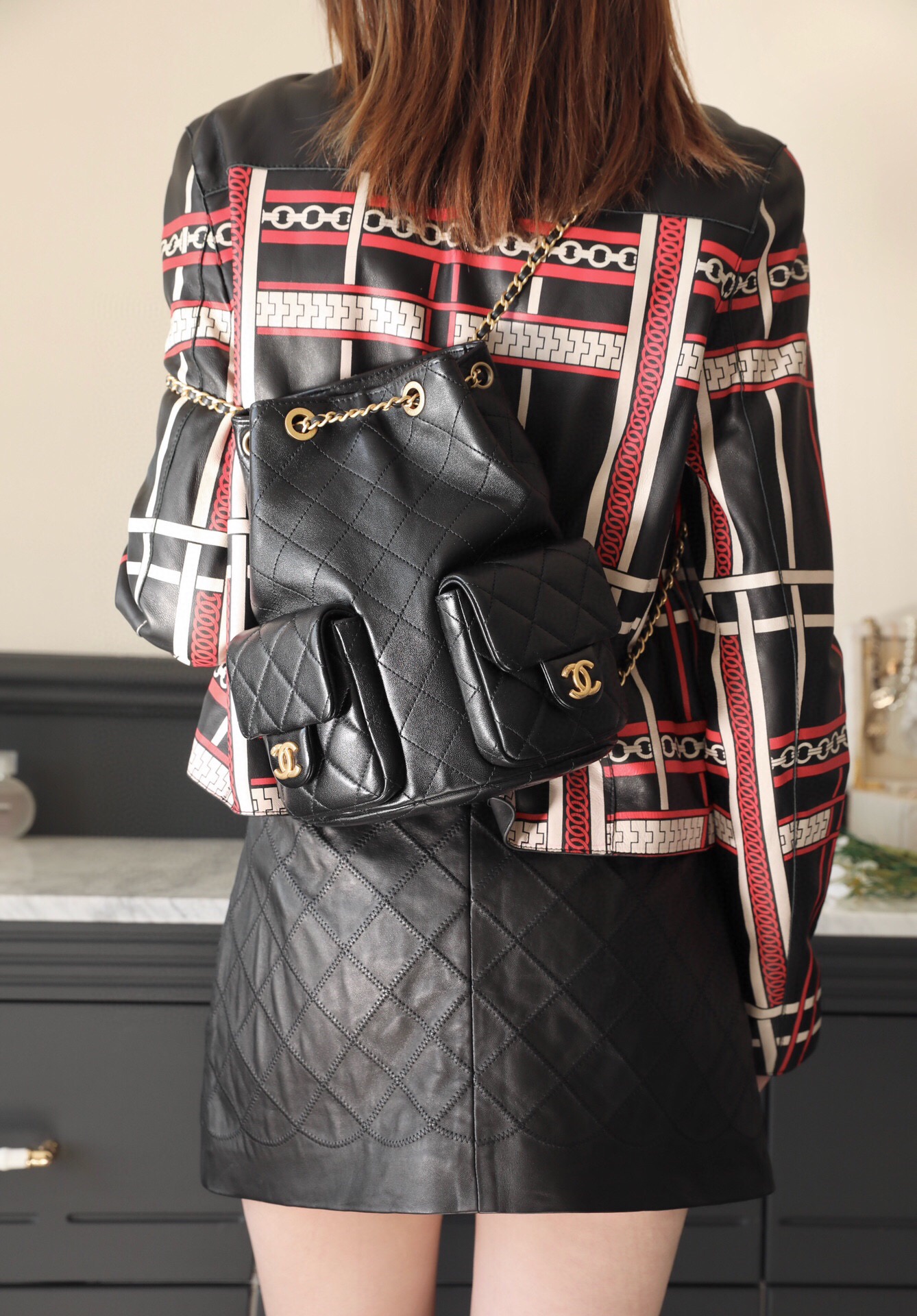 샤넬 25C 크루즈 백팩 스몰 투포켓 CC로고 호보 체인 블랙  AS5310