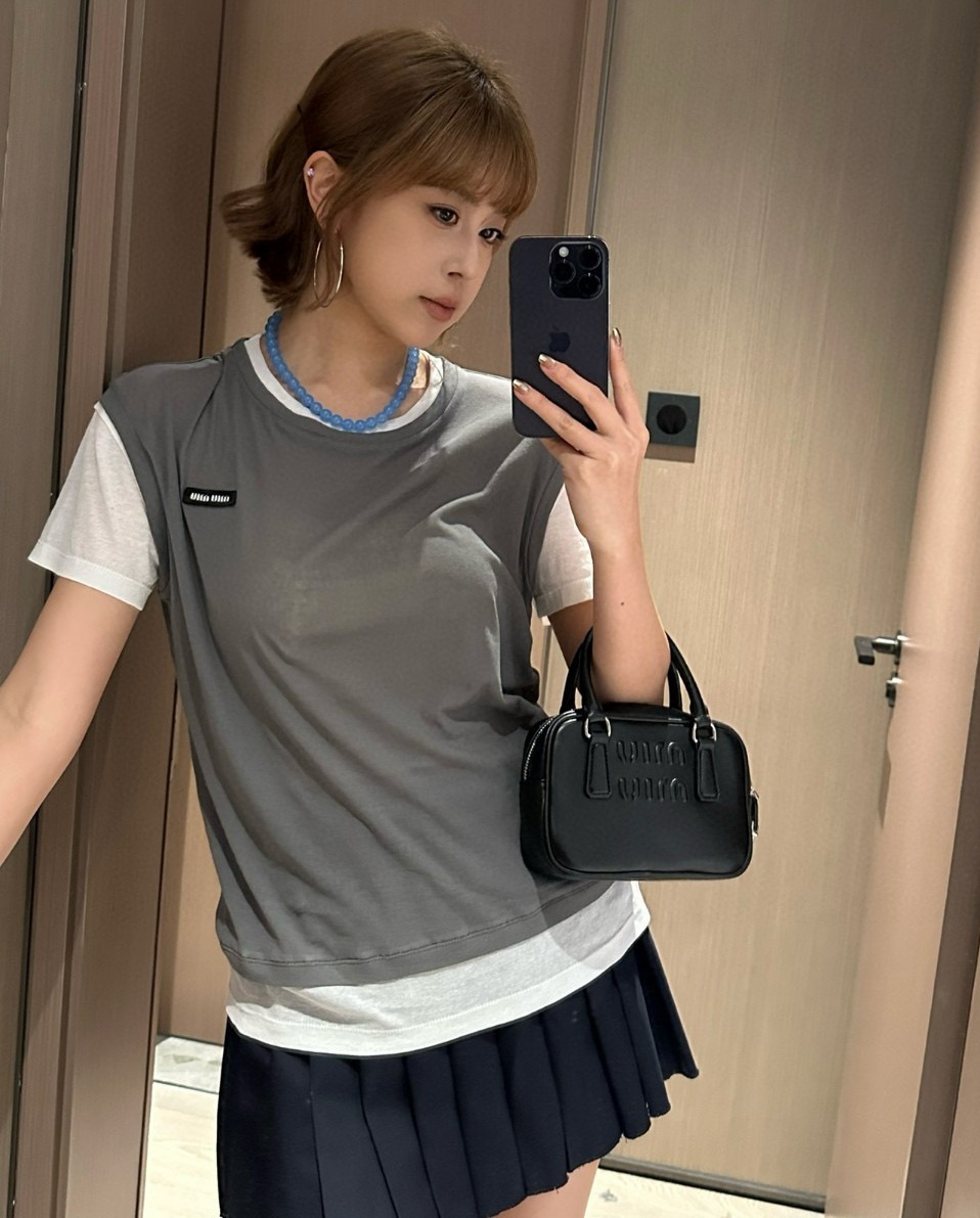 [홍콩명품.MIU MIU ] 미우미우 2025 여성용 반팔 WA5548 JS-A  홍콩명품의류,구매대행,온라인명품