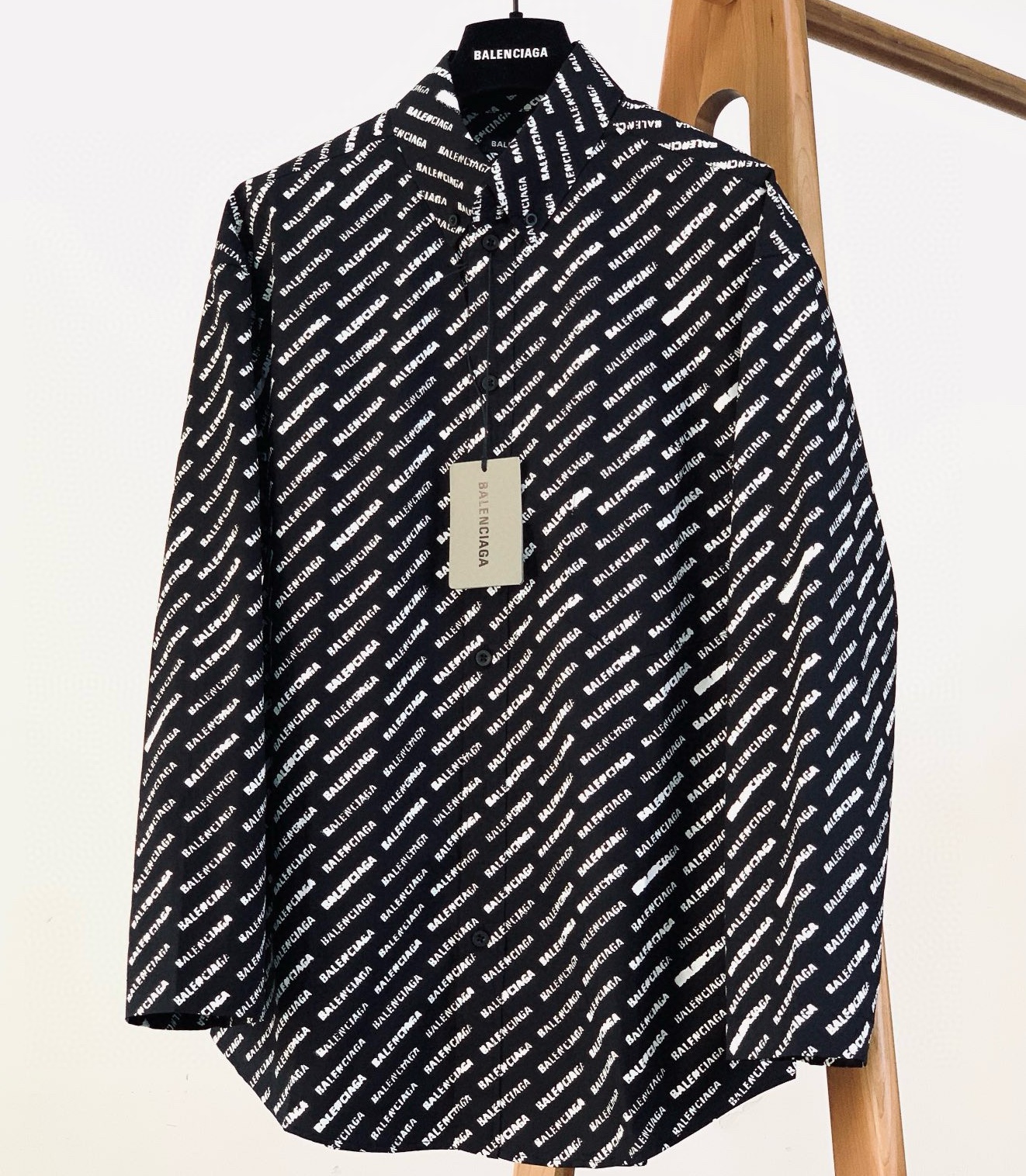 [홍콩명품.BALENCIAGA] 발렌시아가 2025 남성용 셔츠 BL1224 PD 홍콩명품의류,구매대행,온라인명품