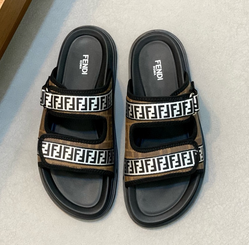 [홍콩명품.FENDI] 펜디 2025 남성용 슬리퍼 FD130 SH-E 홍콩명품의류,구매대행,온라인명품