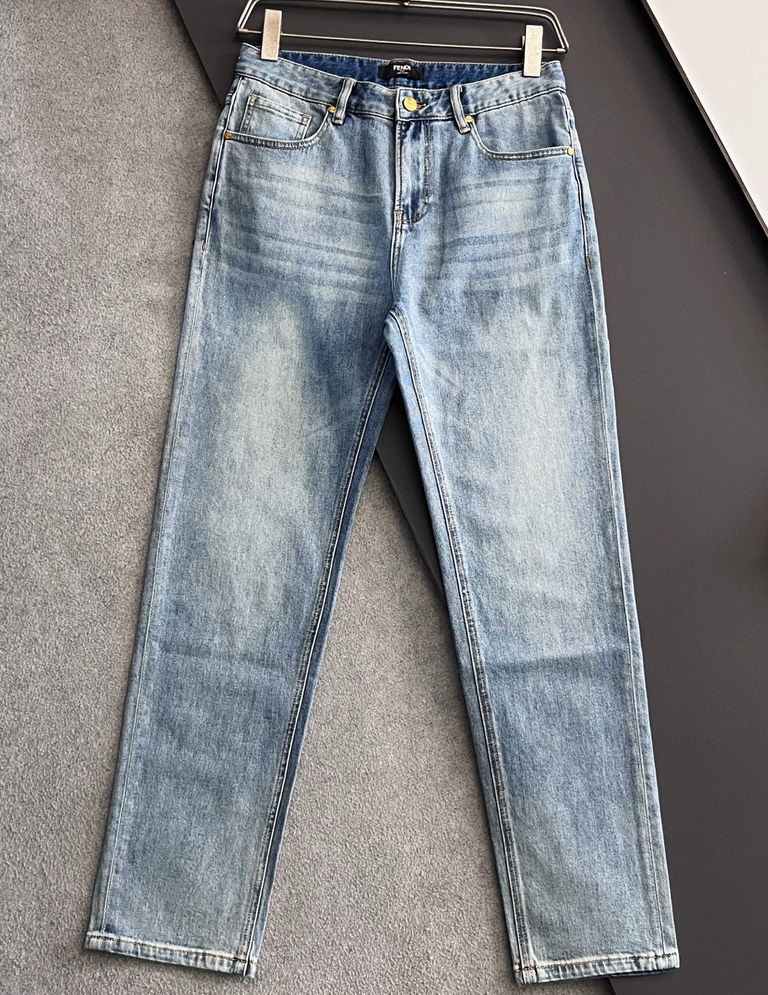 [홍콩명품,FENDI] 펜디 2025 남성용 청바지 FD556 YB 홍콩명품의류,구매대행,온라인명품