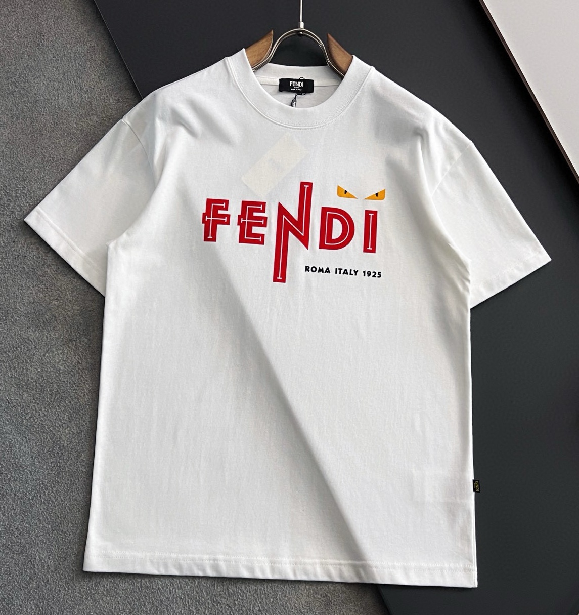 [홍콩명품,FENDI] 펜디2025 남성용 반팔티 FD562 YB 홍콩명품의류,구매대행,온라인명품