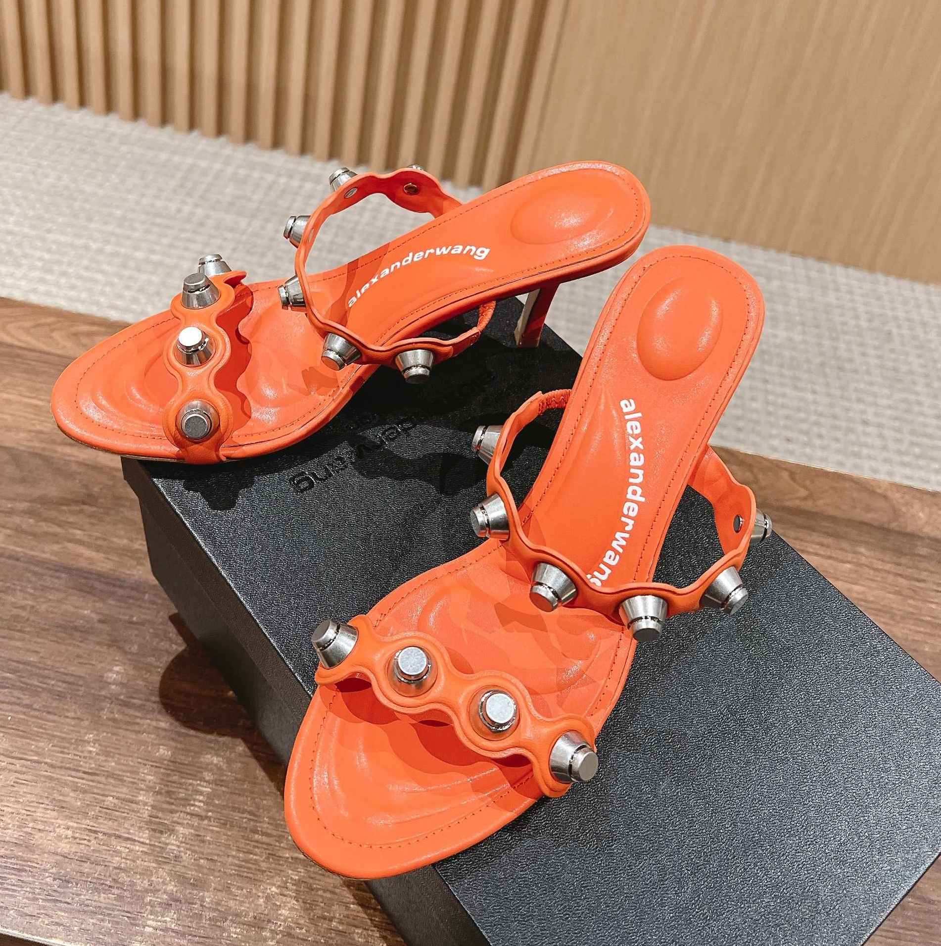 [홍콩명품.ALEXANDER WANG] 알렉산더 왕 2025 여성용 슬리퍼 WA5650 JS-A 홍콩명품의류,구매대행,온라인명품