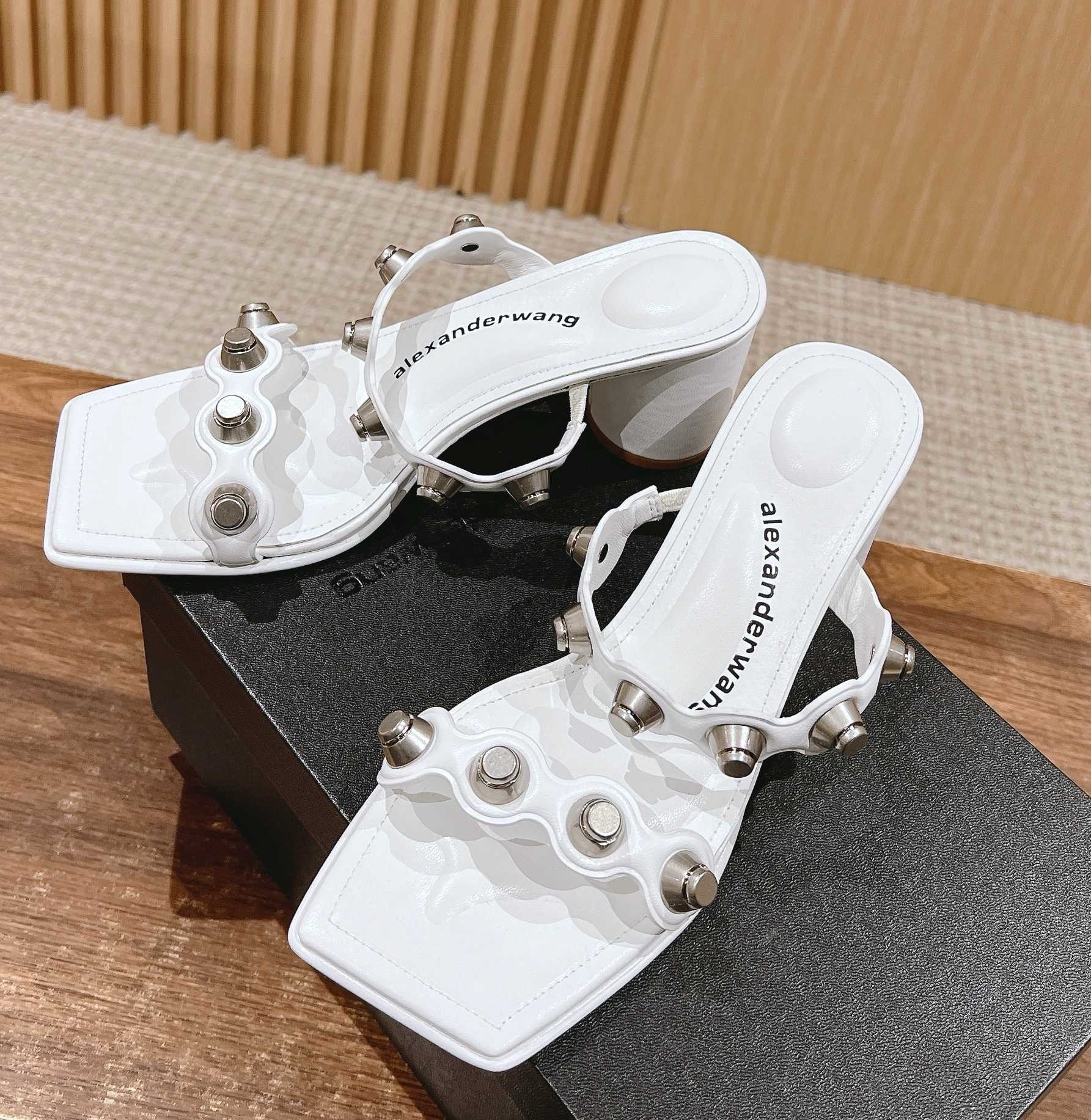 [홍콩명품.ALEXANDER WANG] 알렉산더 왕 2025 여성용 슬리퍼 WA5653 JS-A 홍콩명품의류,구매대행,온라인명품
