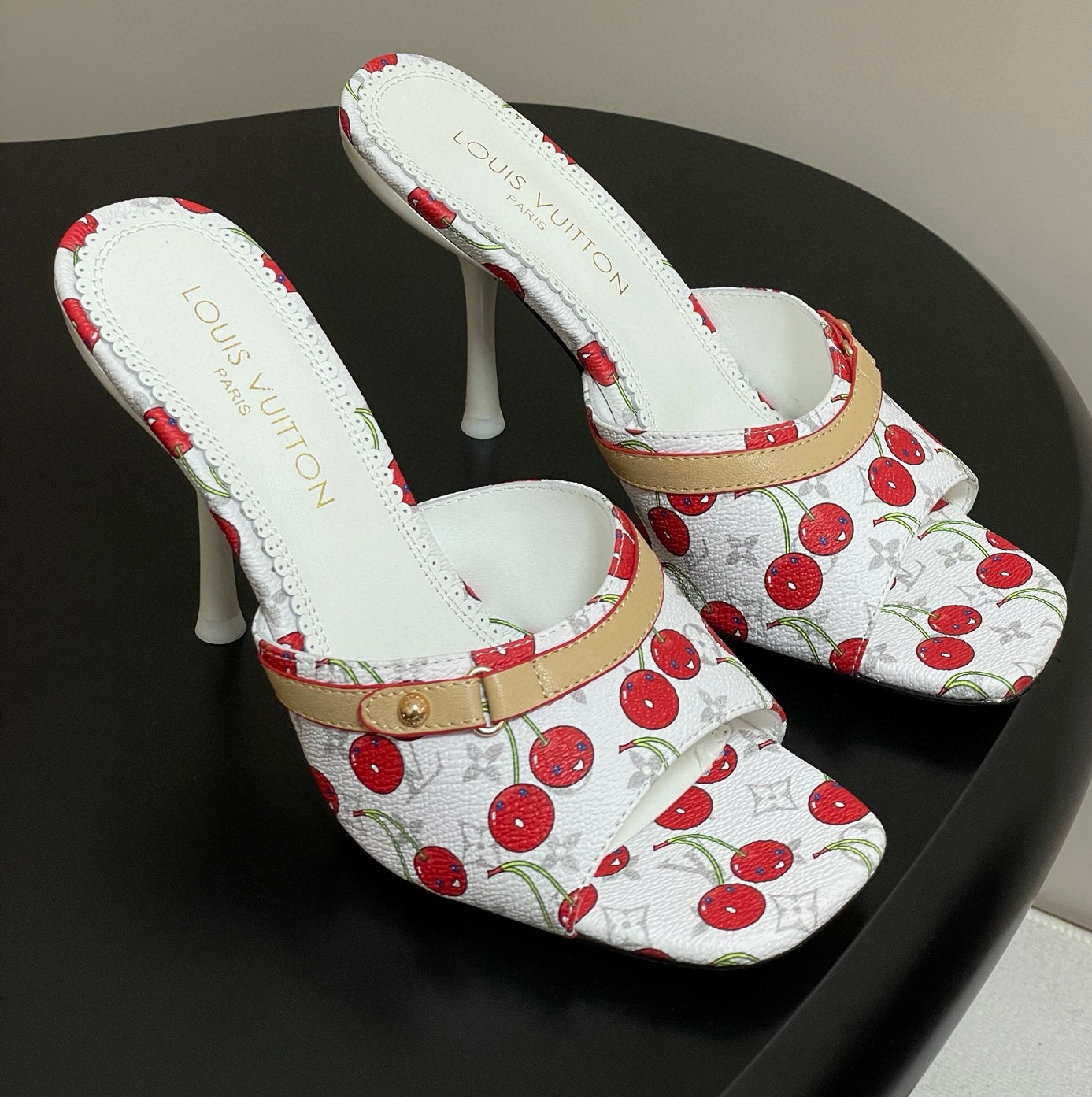 [홍콩명품.Louis Vuitton] 루이비통 2025 여성용 슬리퍼 WA5664 JS-A 홍콩명품의류,구매대행,온라인명품