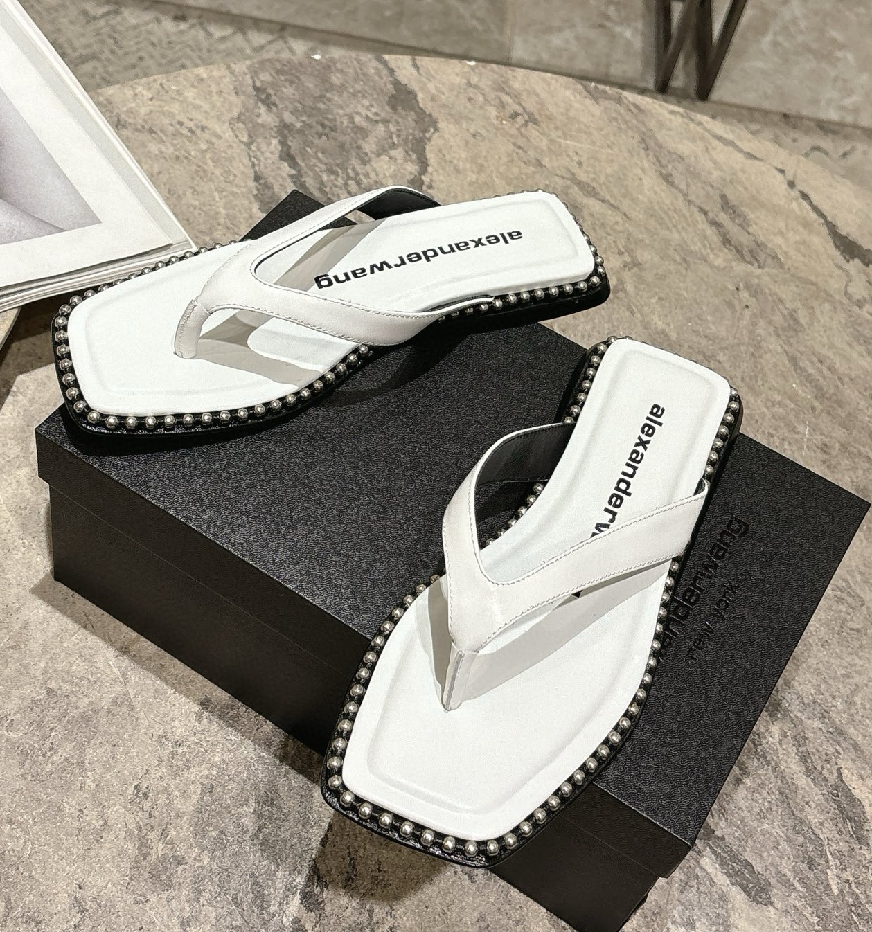 [홍콩명품.ALEXANDER WANG] 알렉산더 왕 2025 여성용 슬리퍼 WA5690 JS-A 홍콩명품의류,구매대행,온라인명품