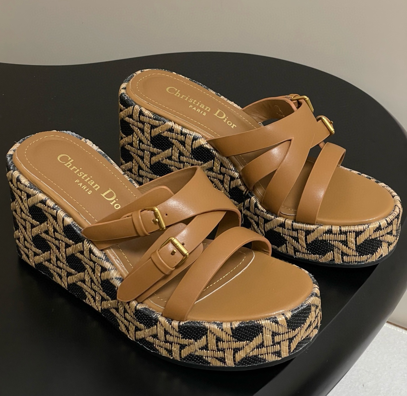 [홍콩명품.Christian Dior ] 크리스챤 디올 2025 여성용 슬리퍼 WA5712 JS-A 홍콩명품의류,구매대행,온라인명품