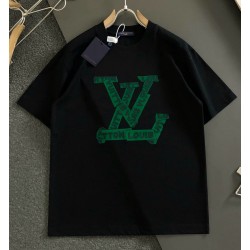 [홍콩명품.LOUIS VUITTON] 루이비통 2025 남성용 반팔 LV1879 YB 2컬러 홍콩명품의류,구매대행,온라인명품