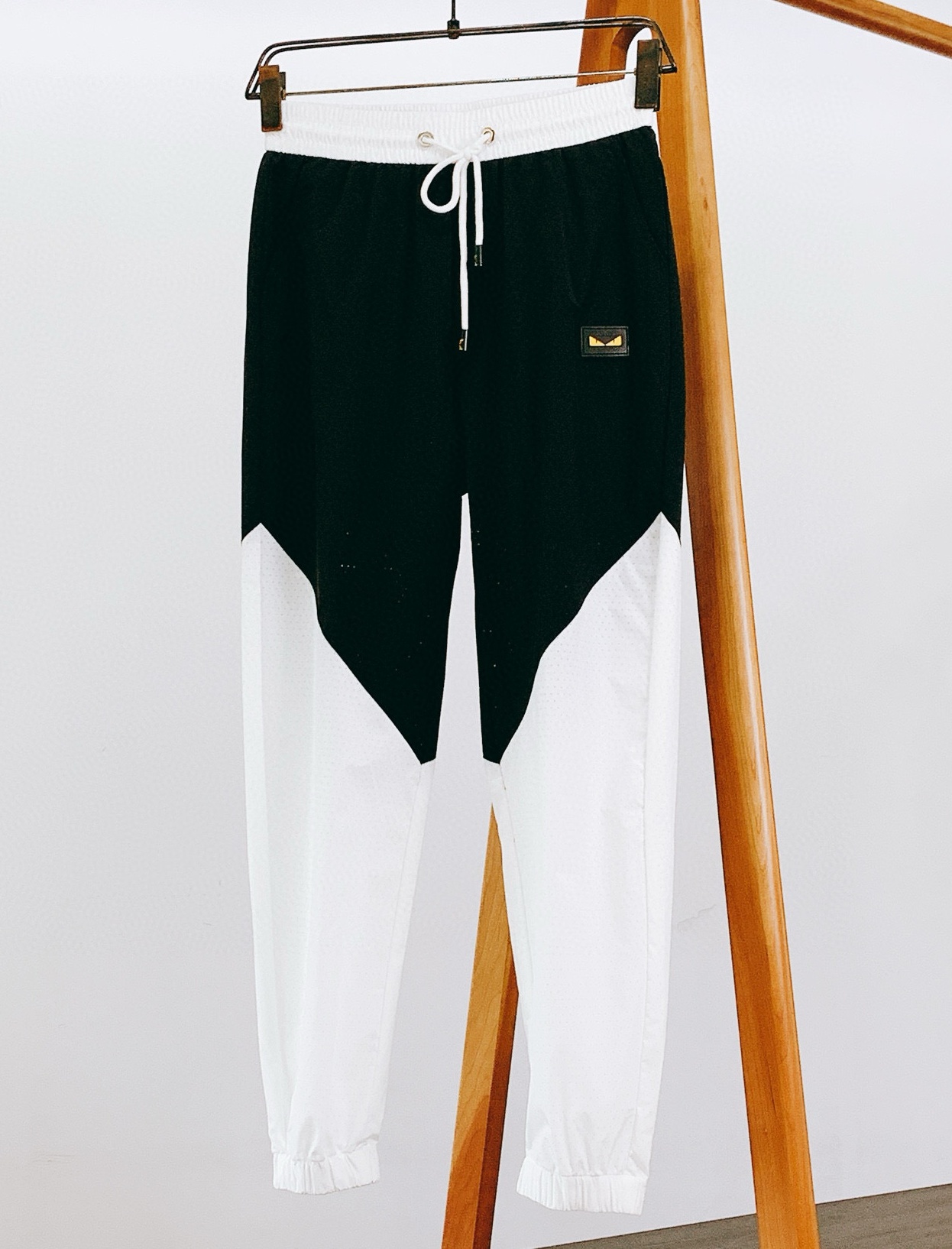 [홍콩명품,FENDI] 펜디 2025 남성용 바지 FD584 PD 홍콩명품의류,구매대행,온라인명품