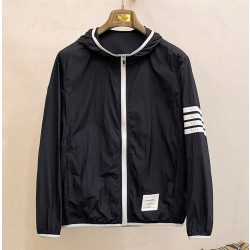[홍콩명품.THOM BROWNE ] 톰 브라운 2025 남성용 바람막이 자켓 TB1216 PD 홍콩명품의류,구매대행,온라인명품