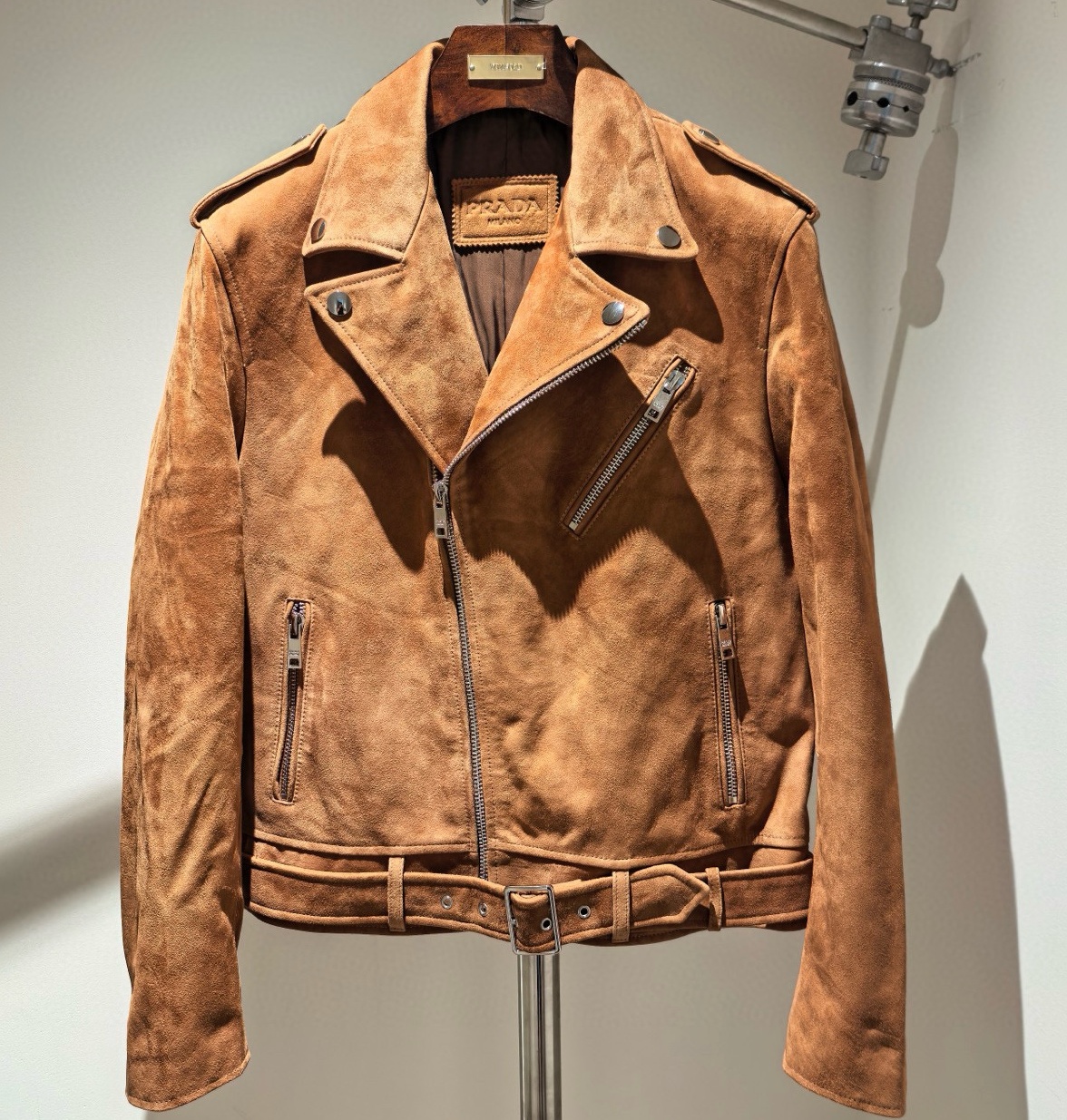 [홍콩명품.PRADA] 프라다 2025 남성용 사슴가죽자켓 PD1372 HD 홍콩명품의류,구매대행,온라인명품