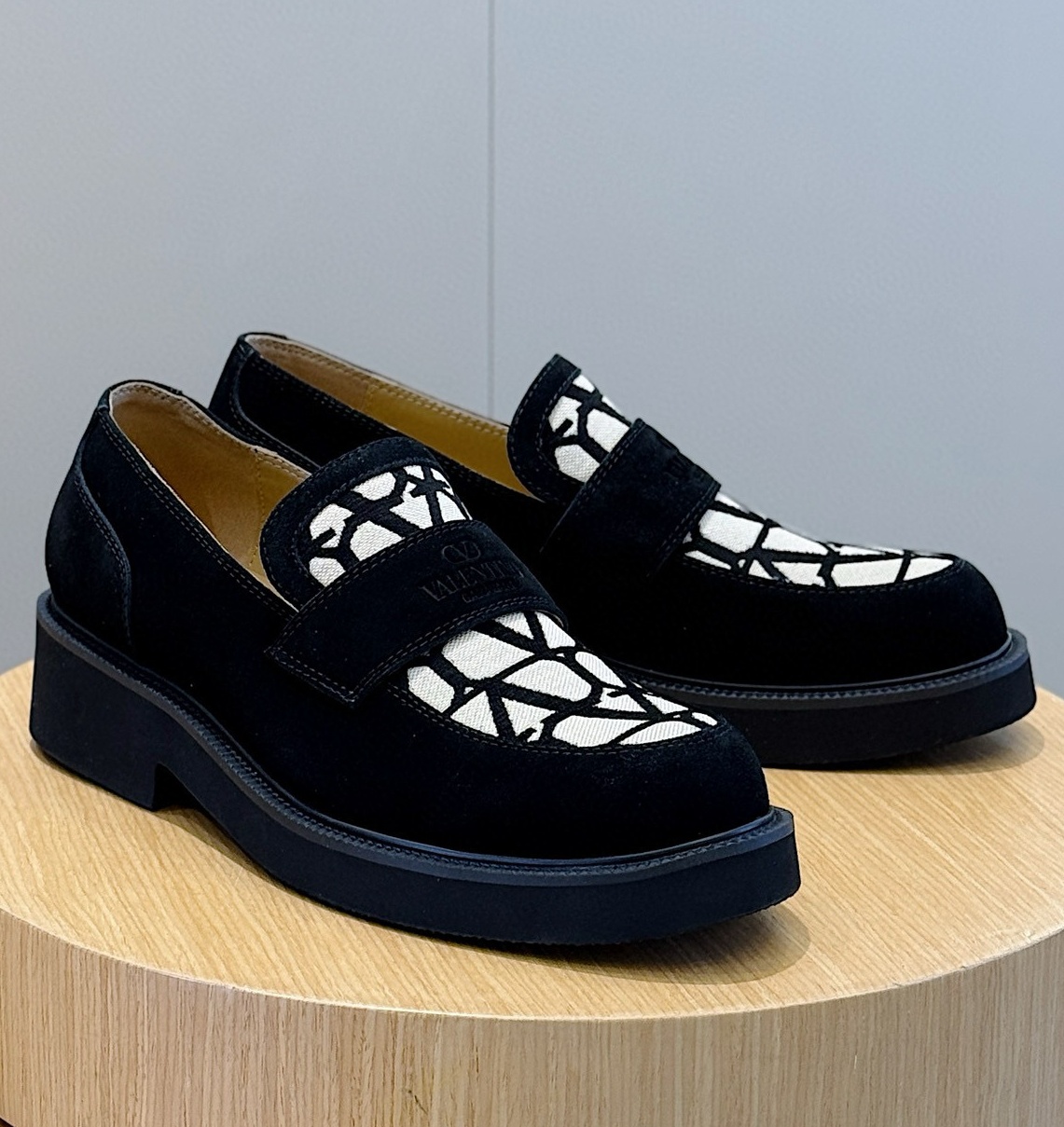 [홍콩명품.VALENTINO]발렌티노 2025 남성용 로퍼 VT227 SH-E 홍콩명품의류,구매대행,온라인명품