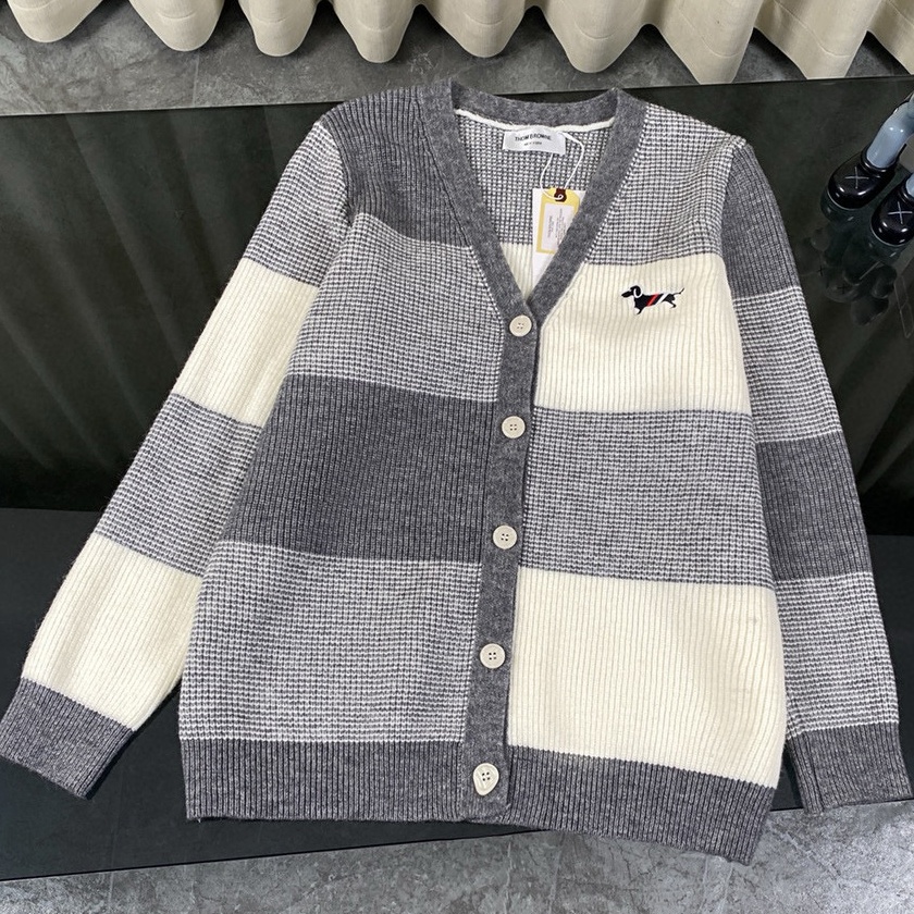 [홍콩명품.THOM BROWNE ] 톰 브라운 2025 남성용 니트 가디건  TB1233 ZW 홍콩명품의류,구매대행,온라인명품