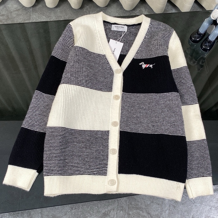 [홍콩명품.THOM BROWNE ] 톰 브라운 2025 남성용 니트 가디건  TB1234 ZW 홍콩명품의류,구매대행,온라인명품