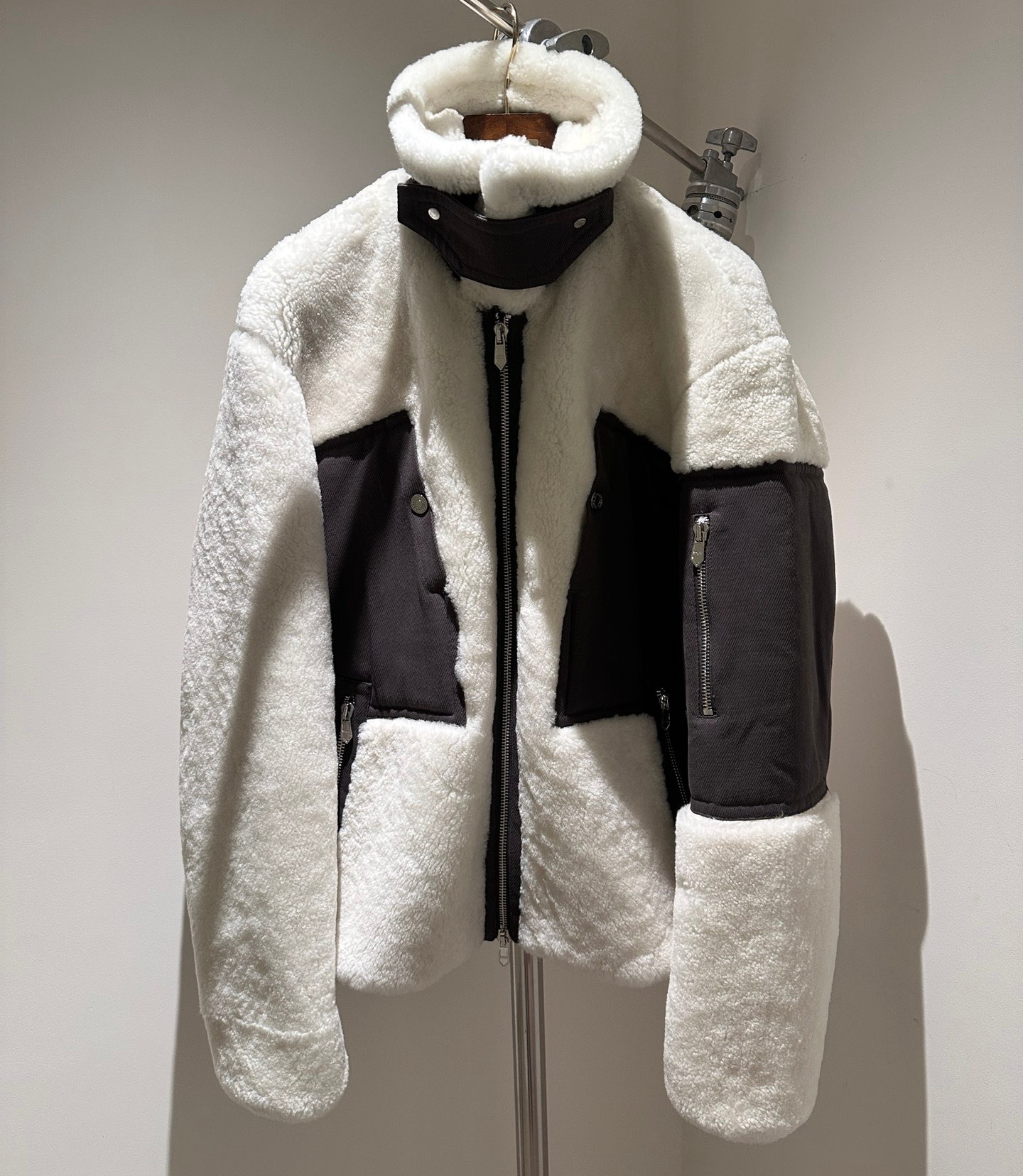 [홍콩명품.HERMES] 에르메스 2025 남성용 모피일체 양가죽자켓 HM428 HD 홍콩명품의류,구매대행,온라인명품