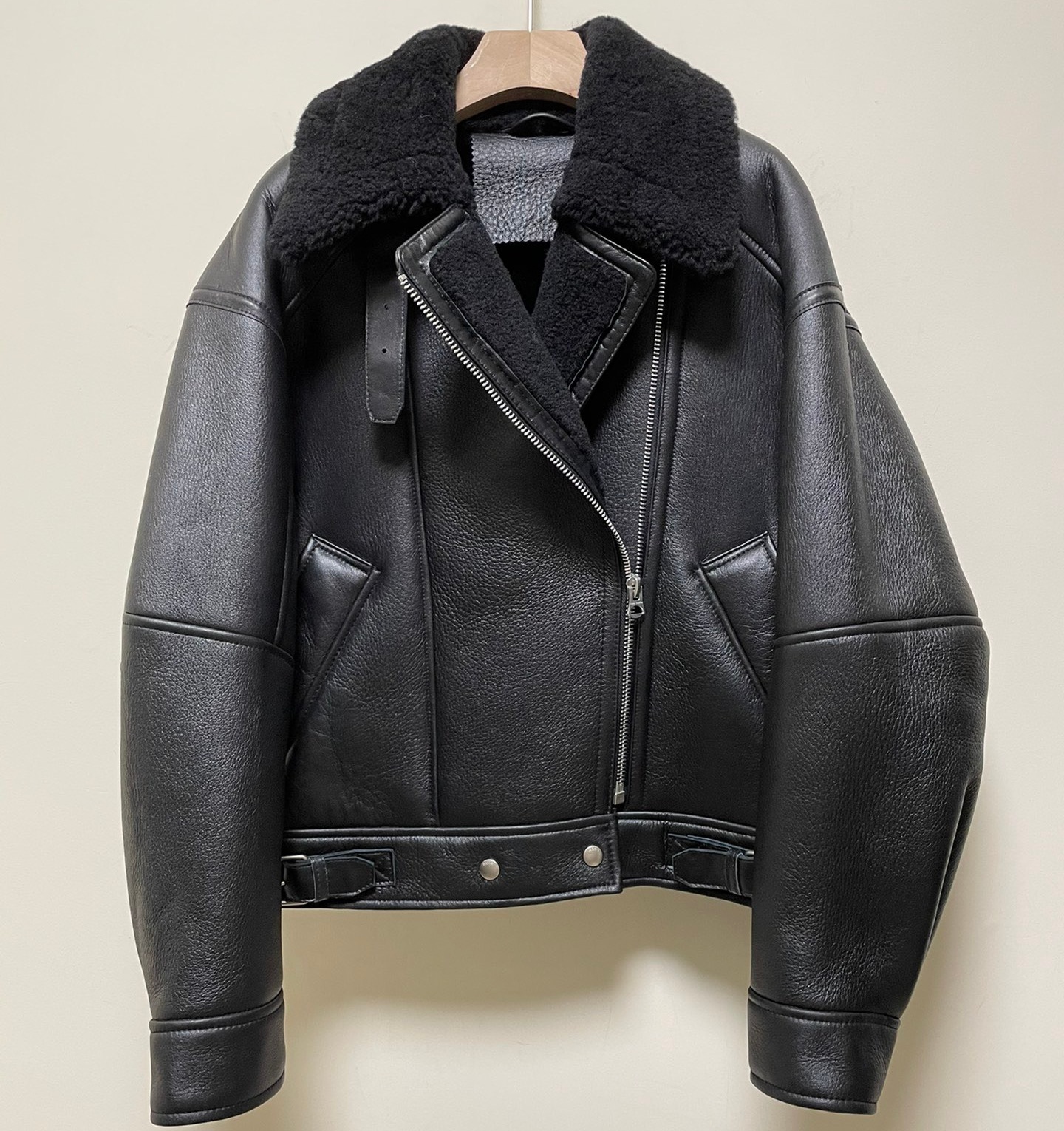 [홍콩명품.ACNE] 아크네 스튜디오 2025 남성용 모피일체 양가죽코트 GT242 HD 홍콩명품의류,구매대행,온라인명품