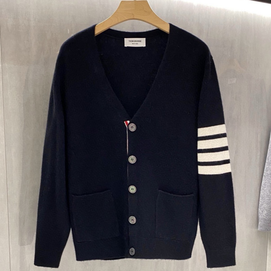 [홍콩명품.THOM BROWNE ] 톰 브라운 2025 남성용 울 가디건 TB1274 YB 홍콩명품의류,구매대행,온라인명품