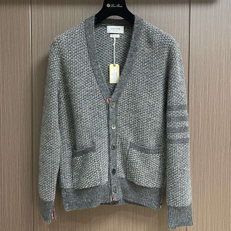 [홍콩명품.THOM BROWNE ] 톰 브라운 2025 남성용 울 가디건 TB1280 HD 홍콩명품의류,구매대행,온라인명품
