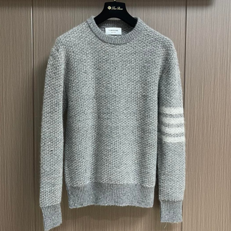 [홍콩명품.THOM BROWNE ] 톰 브라운 2025 남성용 울 풀오버 TB1284 HD 홍콩명품의류,구매대행,온라인명품