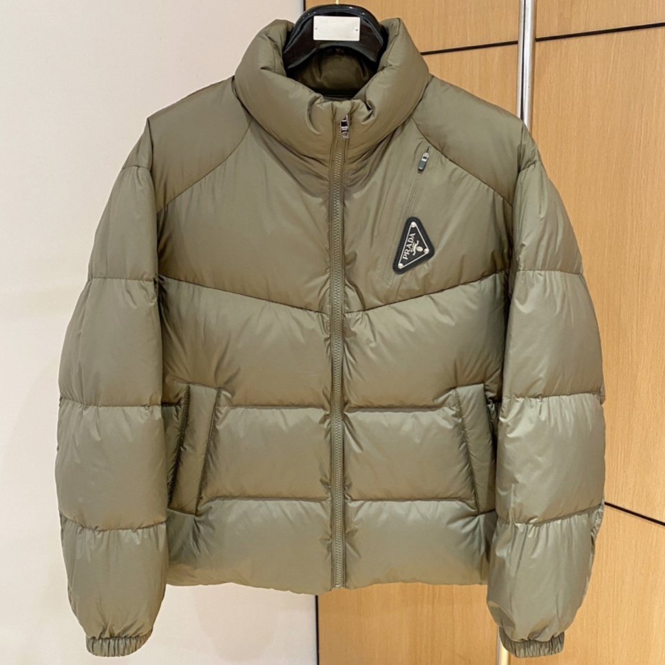 [홍콩명품.PRADA] 프라다 2025 남성용 구스다운 패딩 PD1531 YB 홍콩명품의류,구매대행,온라인명품