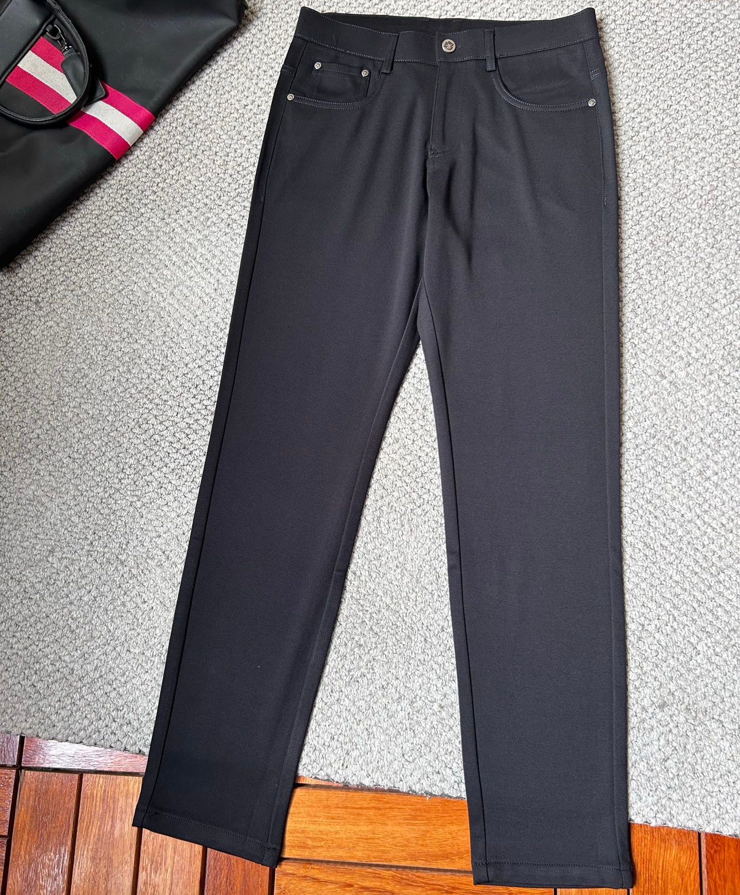 [홍콩명품.Christian Dior]크리스챤 디올 2025 남성용 바지 CD1102 PD 홍콩명품의류,구매대행,온라인명품